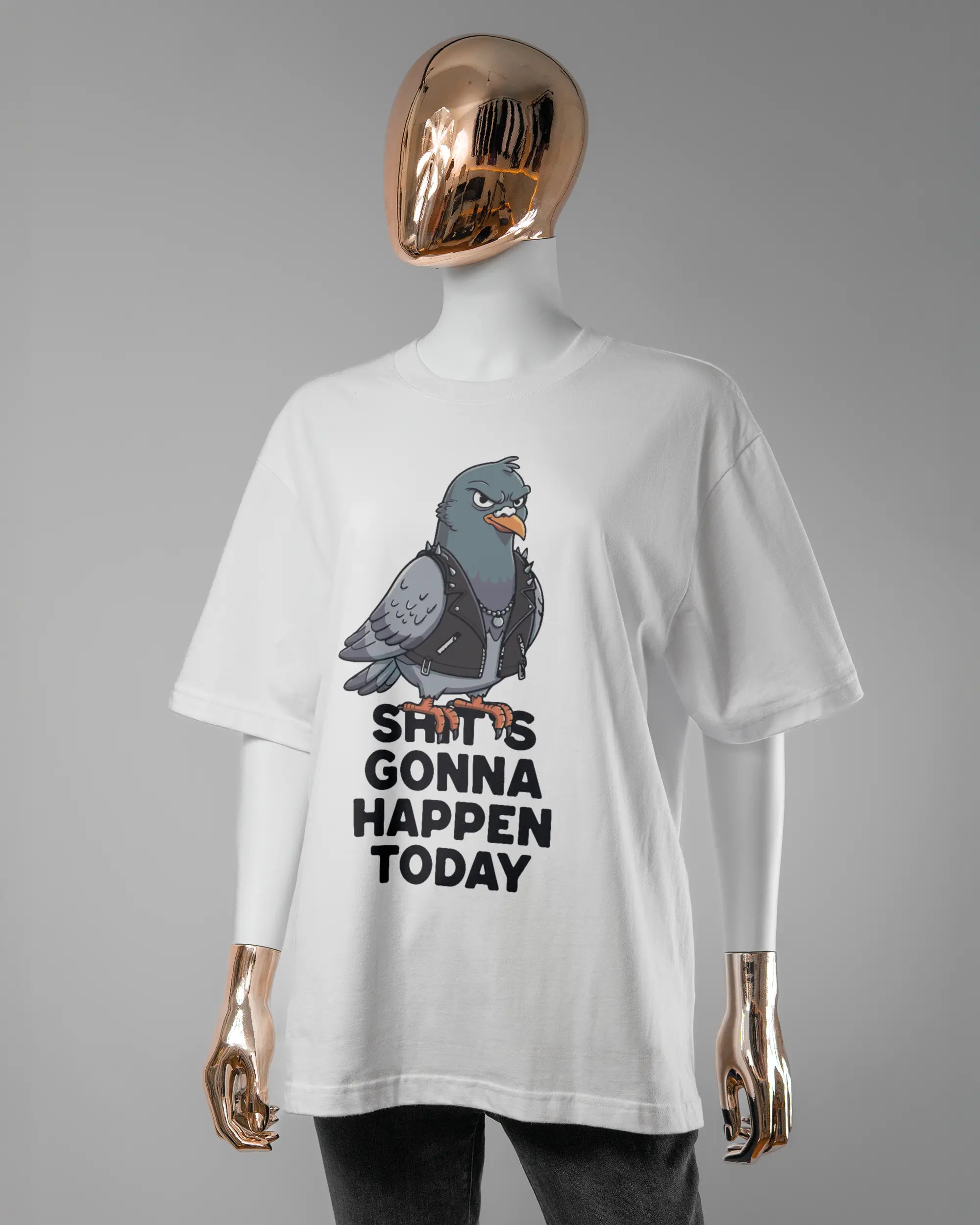 Vorderseite des Basic Unisex T-Shirt Oversized von Maondo mit dem Design Pigeon Pun in der Farbe White und in der Größe S getragen von einer femininen Puppe