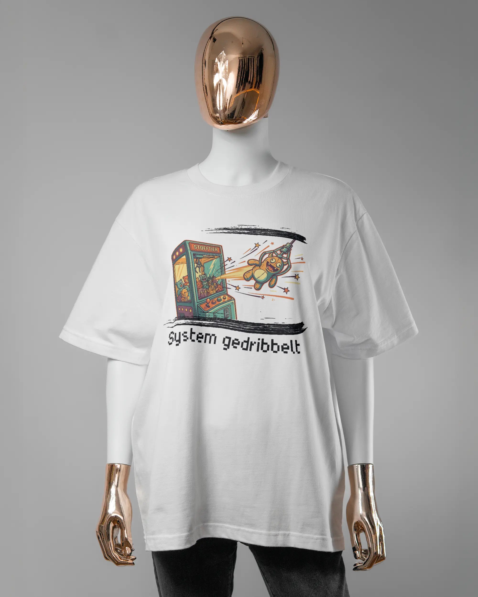 Vorderseite des Basic Unisex T-Shirt Oversized von Maondo mit dem Design System gedribbelt in der Farbe White und in der Größe S getragen von einer femininen Puppe