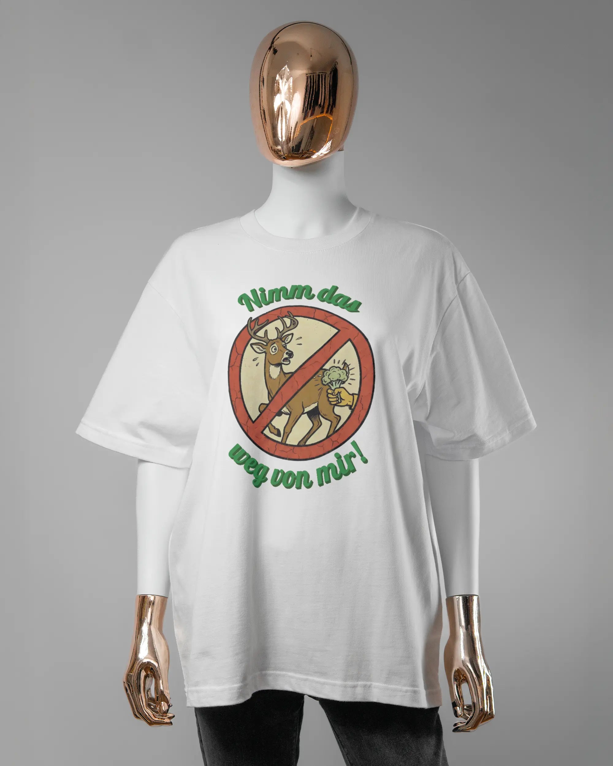 Vorderseite des Basic Unisex T-Shirt Oversized von Maondo mit dem Design Reh weg in der Farbe White und in der Größe S getragen von einer femininen Puppe