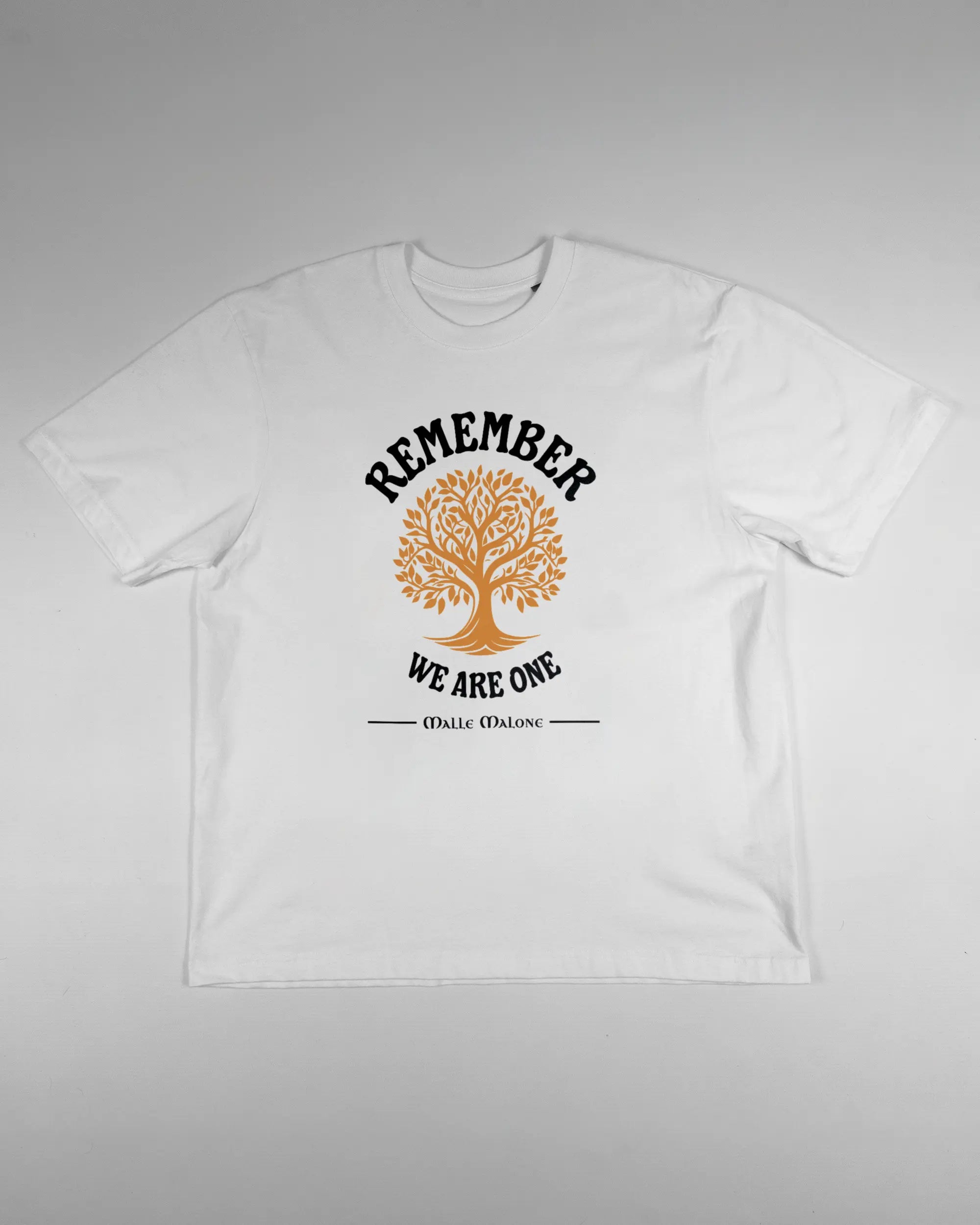 Vorderseite des Basic Unisex T-Shirt Oversized von Maondo mit dem Design We are one in der Farbe White und in der Größe S flach auf den Boden gelegt
