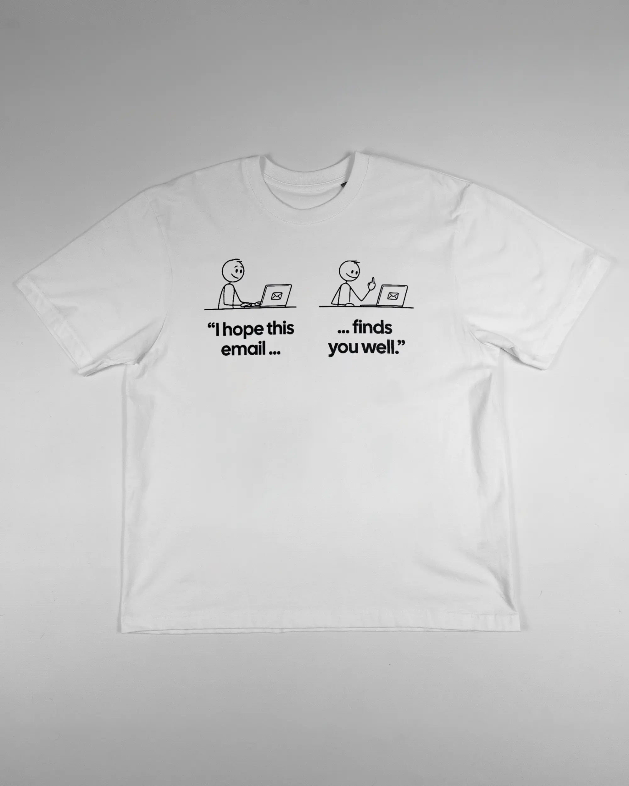 Vorderseite des Basic Unisex T-Shirt Oversized von Maondo mit dem Design Found me not well in der Farbe White und in der Größe S flach auf den Boden gelegt