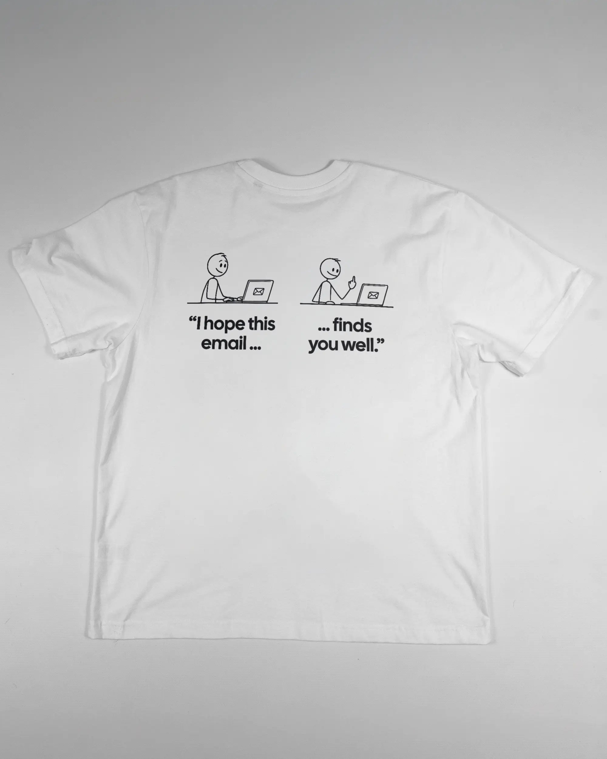 Rückseite des Basic Unisex T-Shirt Oversized von Maondo mit dem Design Found me not well in der Farbe White und in der Größe S flach auf den Boden gelegt