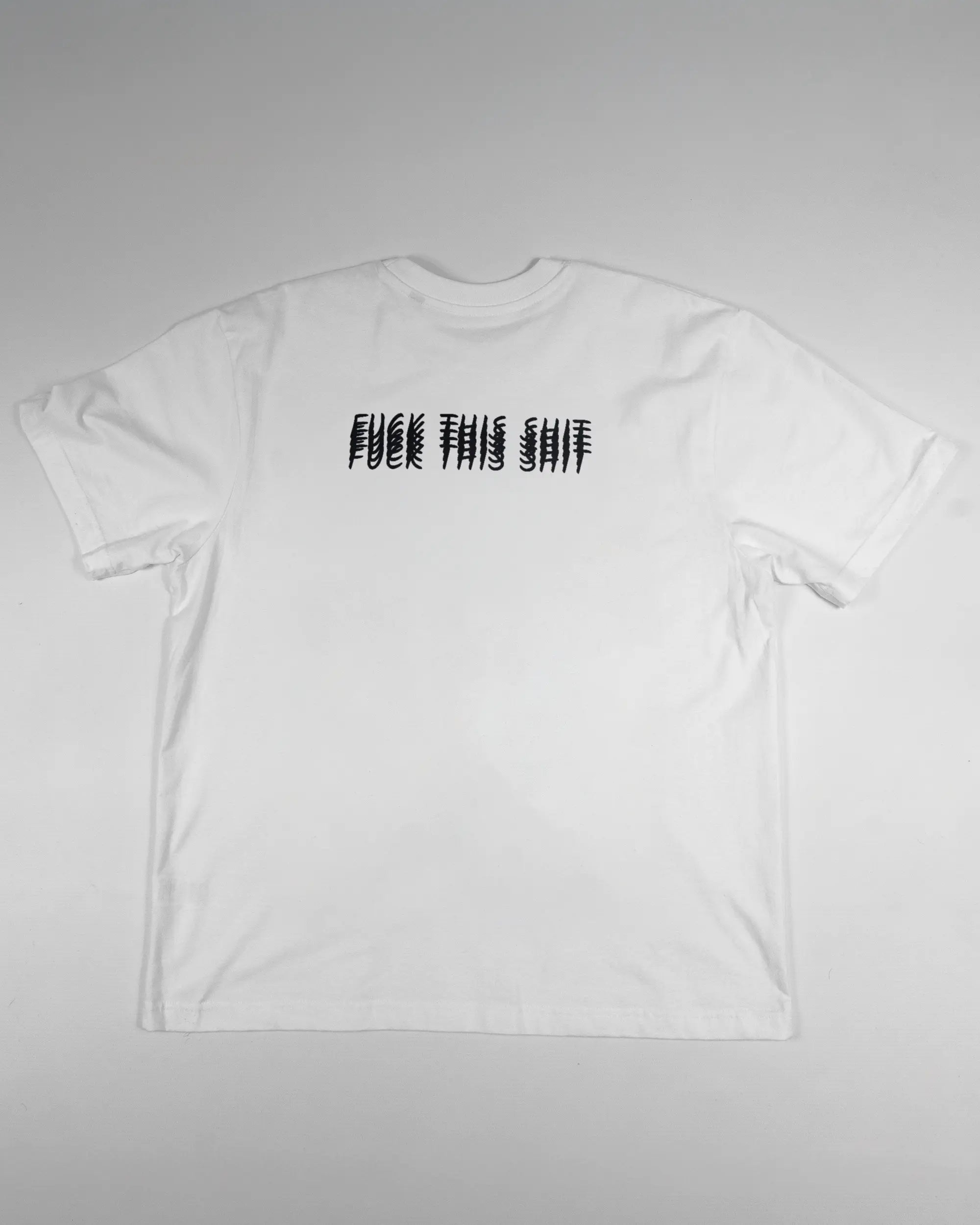 Rückseite des Basic Unisex T-Shirt Oversized von Maondo mit dem Design Hidden Message in der Farbe White und in der Größe S flach auf den Boden gelegt