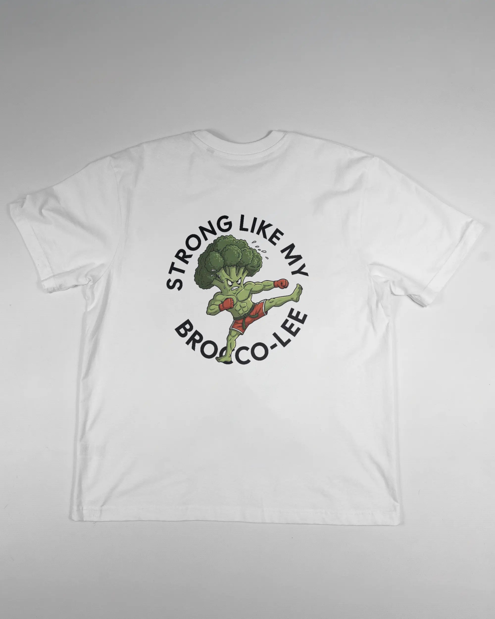 Rückseite des Basic Unisex T-Shirt Oversized von Maondo mit dem Design Brocco-Lee in der Farbe White und in der Größe S flach auf den Boden gelegt