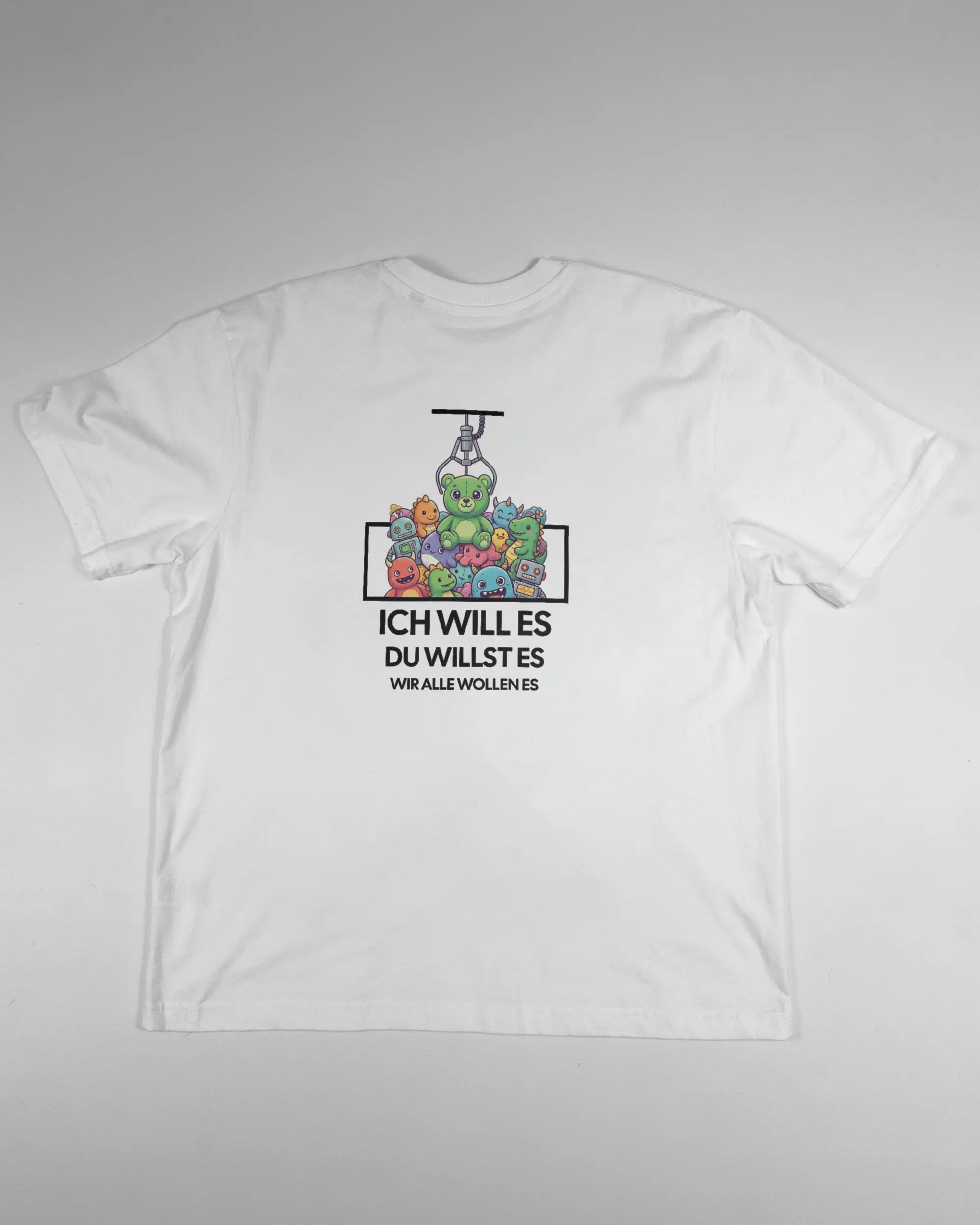 Rückseite des Basic Unisex T-Shirt Oversized von Maondo mit dem Design Will Stofftier in der Farbe White und in der Größe S flach auf den Boden gelegt