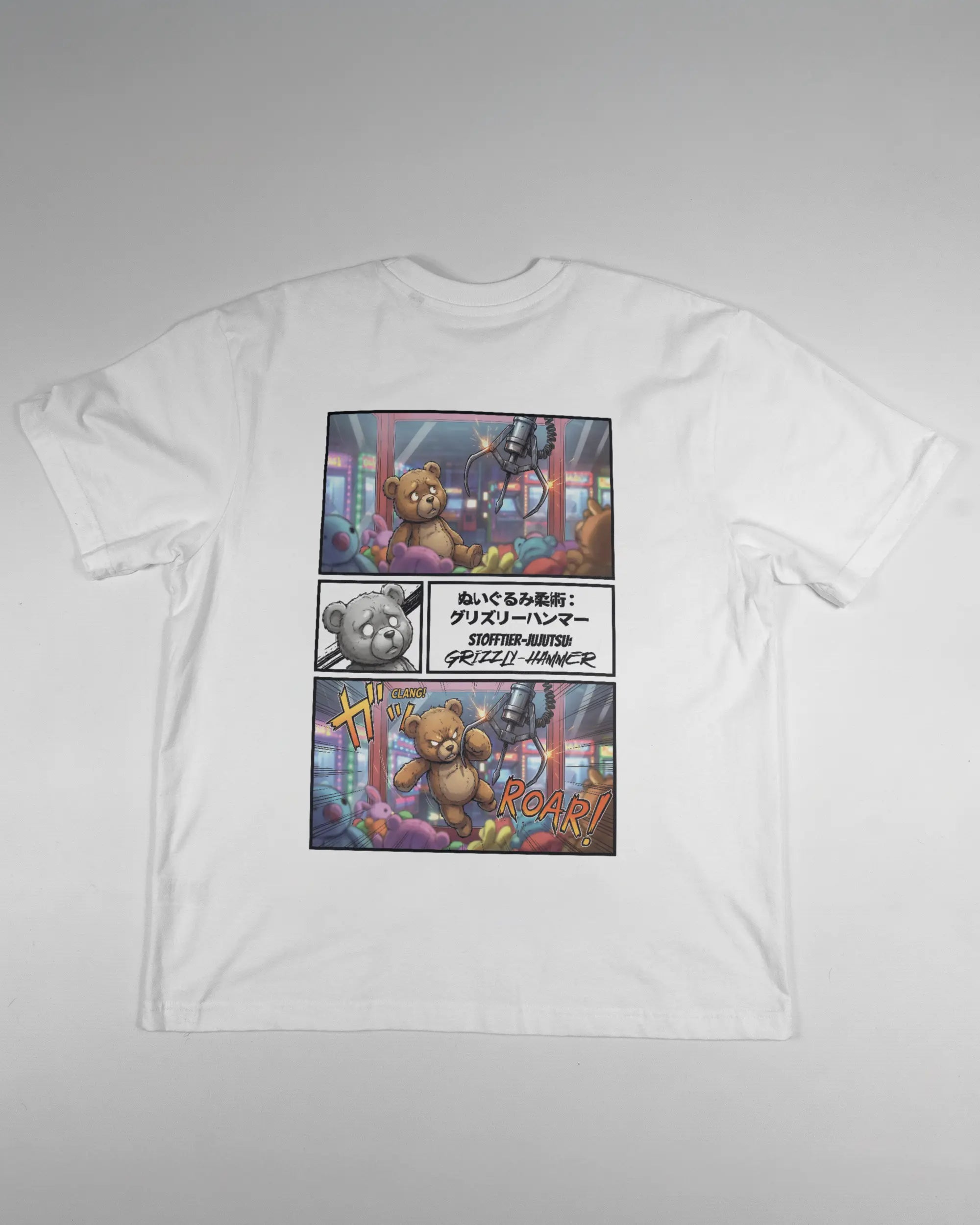 Rückseite des Basic Unisex T-Shirt Oversized von Maondo mit dem Design Manga Stoff in der Farbe White und in der Größe S flach auf den Boden gelegt
