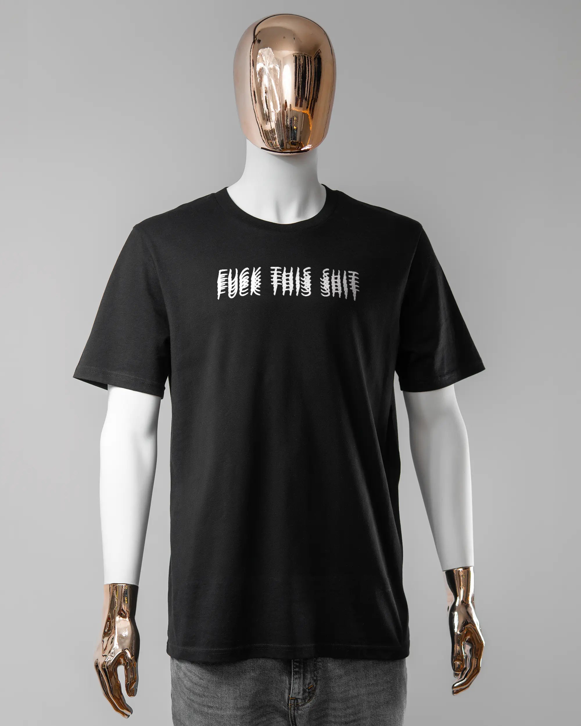 Vorderseite des Organic Unisex T-Shirt Casual von Maondo mit dem Design Hidden Message in der Farbe Black und in der Größe L getragen von einer maskulinen Puppe