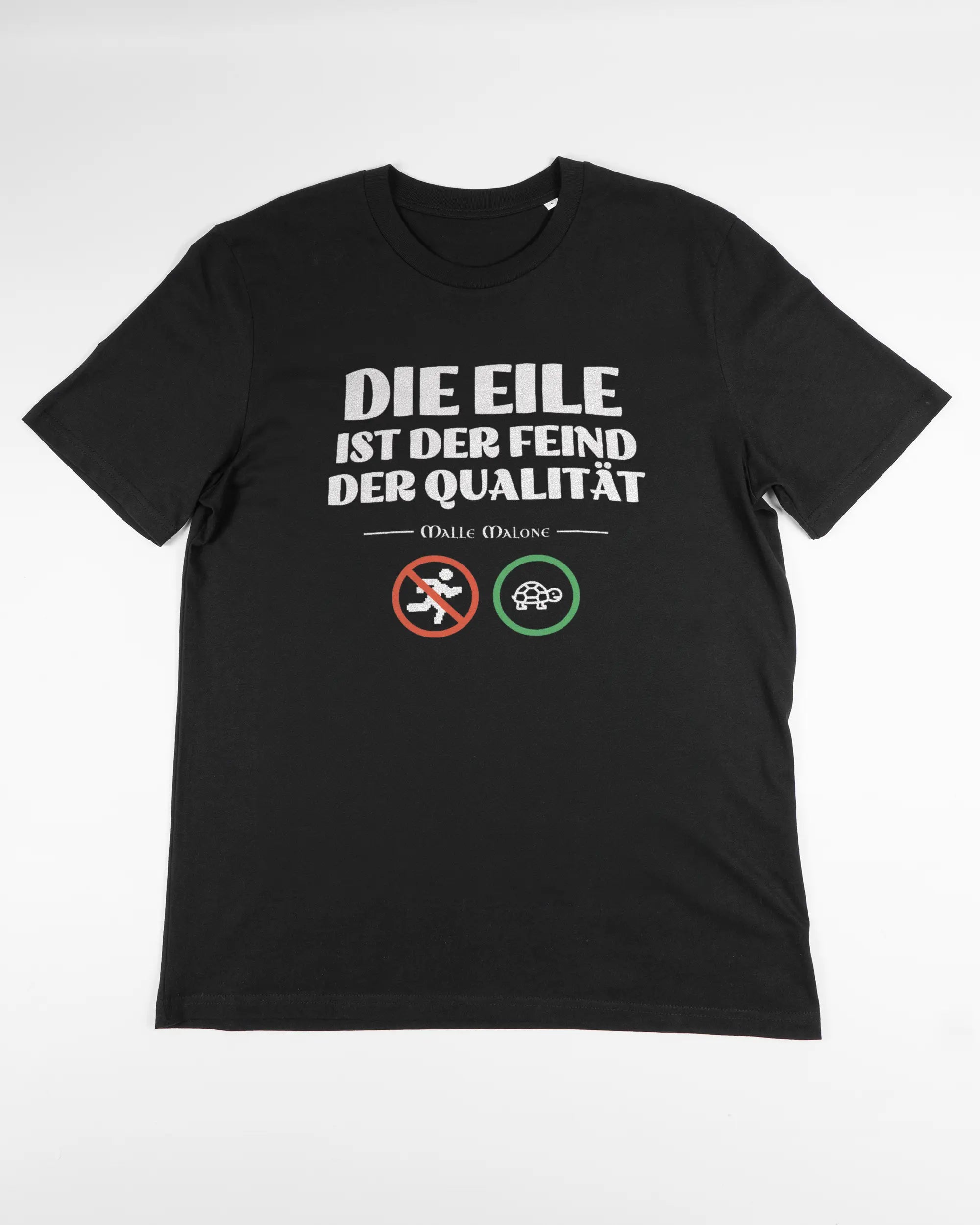 Vorderseite des Organic Unisex T-Shirt Casual von Maondo mit dem Design Keine Eile in der Farbe Black und in der Größe L flach auf den Boden gelegt