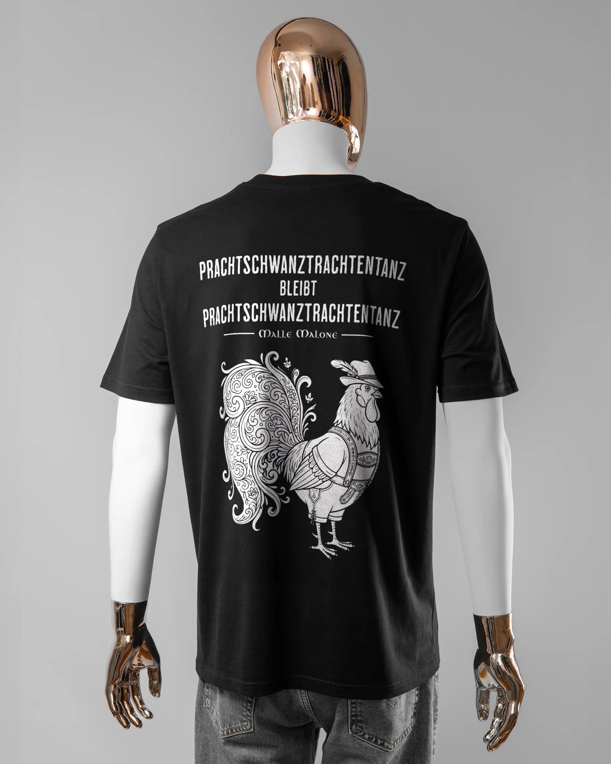 Rückseite des Organic Unisex T-Shirt Casual von Maondo mit dem Design Trachtentanz in der Farbe Black und in der Größe L getragen von einer maskulinen Puppe