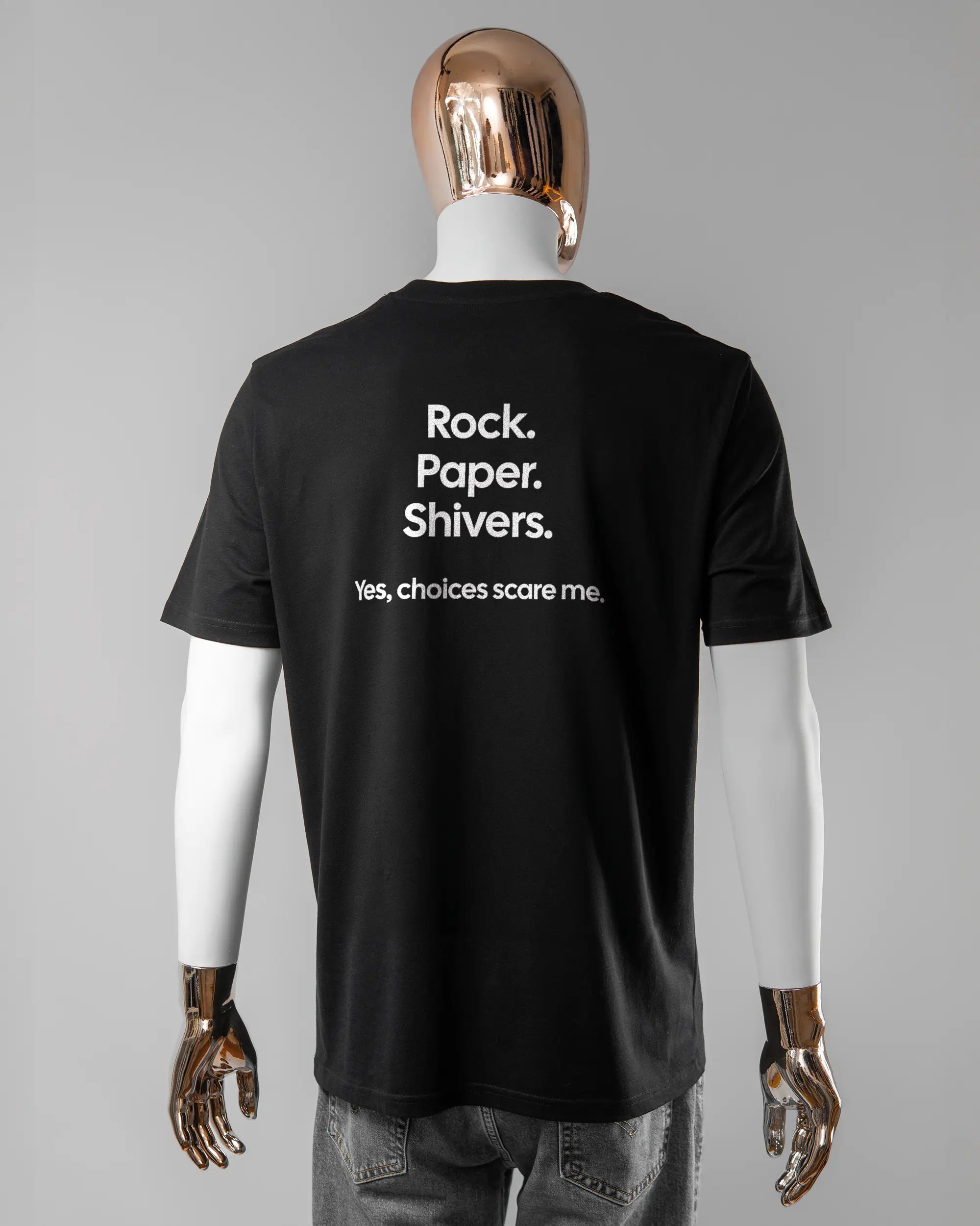 Rückseite des Organic Unisex T-Shirt Casual von Maondo mit dem Design Rock Paper Shivers in der Farbe Black und in der Größe L getragen von einer maskulinen Puppe