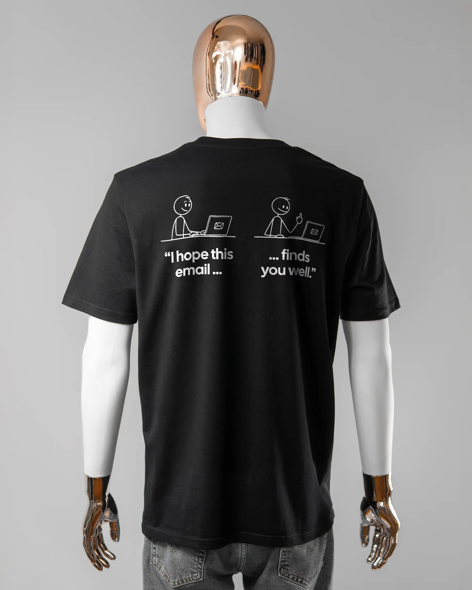 Rückseite des Organic Unisex T-Shirt Casual von Maondo mit dem Design Found me not well in der Farbe Black und in der Größe L getragen von einer maskulinen Puppe