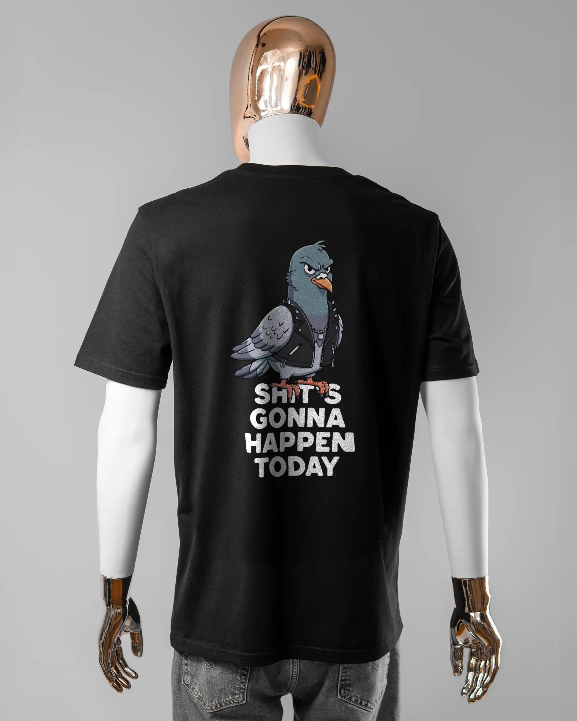 Rückseite des Organic Unisex T-Shirt Casual von Maondo mit dem Design Pigeon Pun in der Farbe Black und in der Größe L getragen von einer maskulinen Puppe