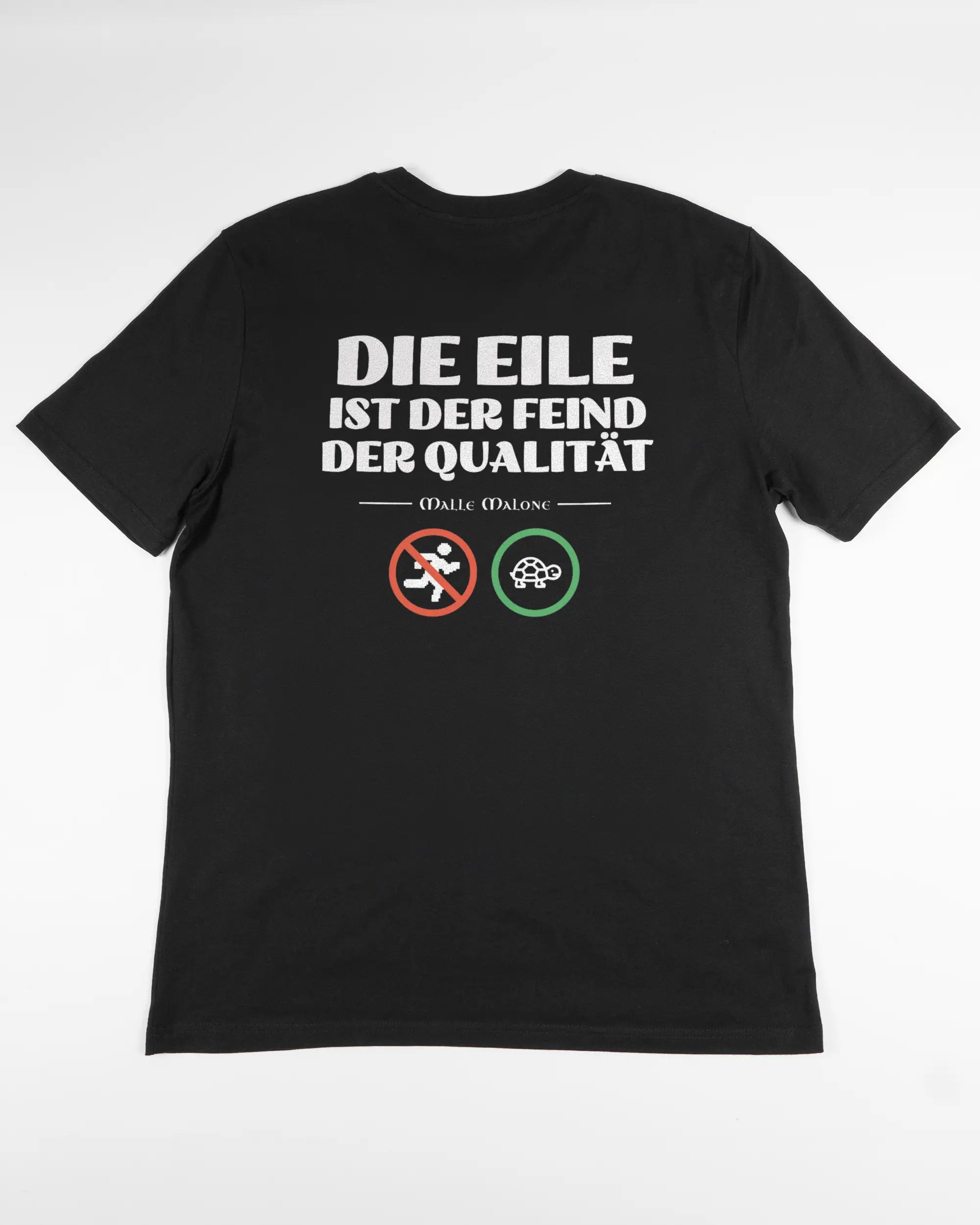 Rückseite des Organic Unisex T-Shirt Casual von Maondo mit dem Design Keine Eile in der Farbe Black und in der Größe L flach auf den Boden gelegt