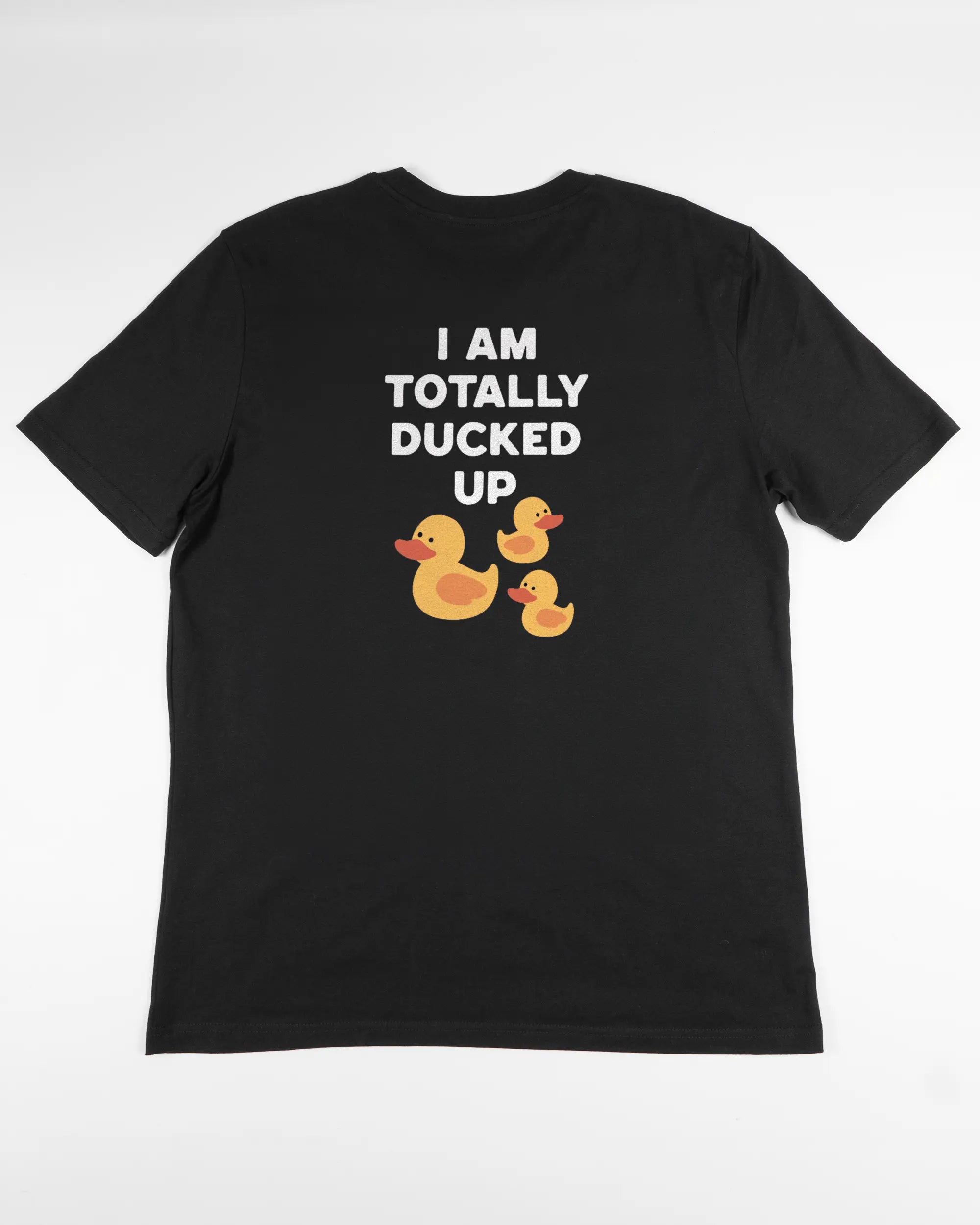 Rückseite des Organic Unisex T-Shirt Casual von Maondo mit dem Design Ducked Up in der Farbe Black und in der Größe L flach auf den Boden gelegt