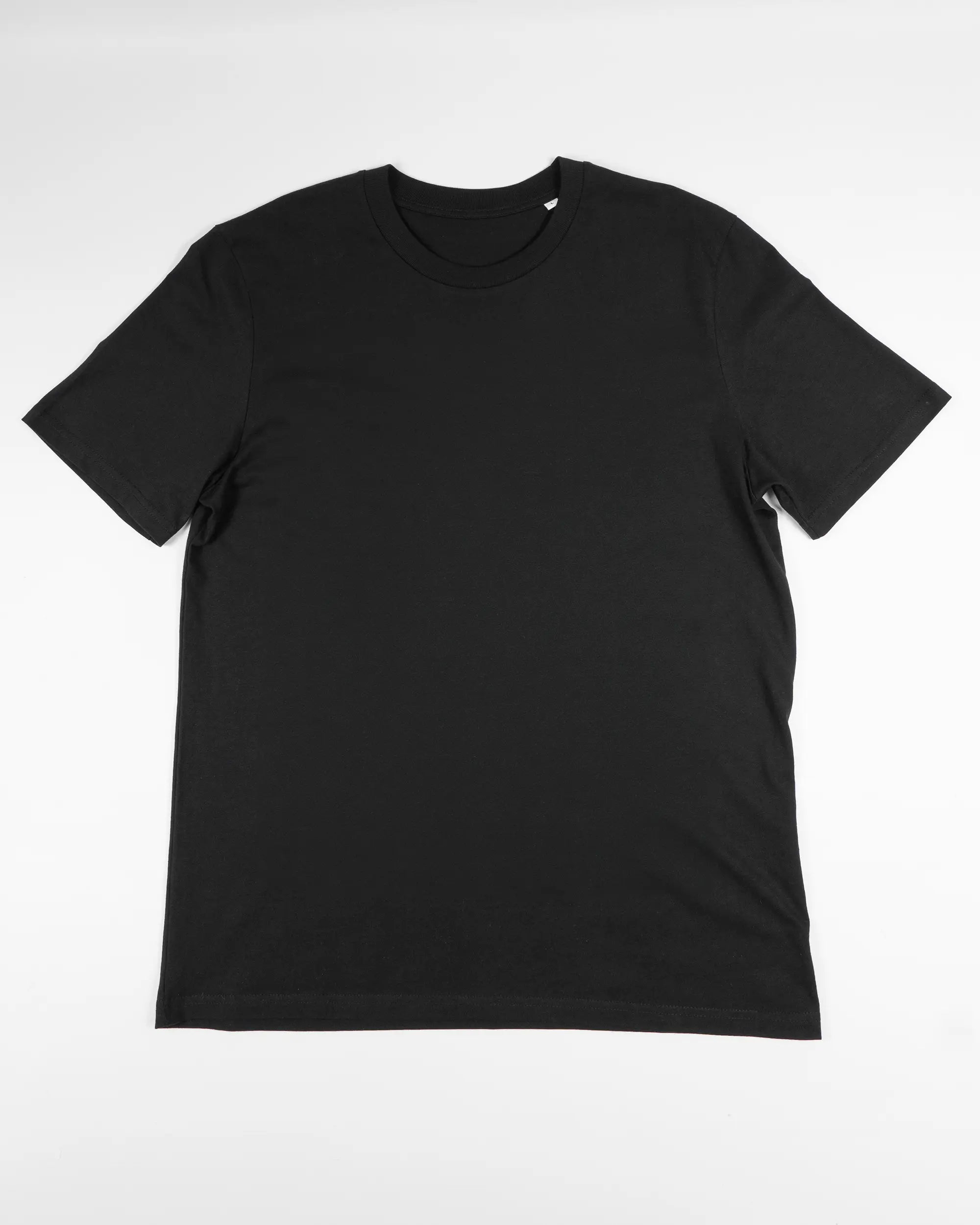 Vorderseite des Organic Unisex T-Shirt Casual von Maondo ohne Motiv in der Farbe Black und in der Größe L flach auf den Boden gelegt