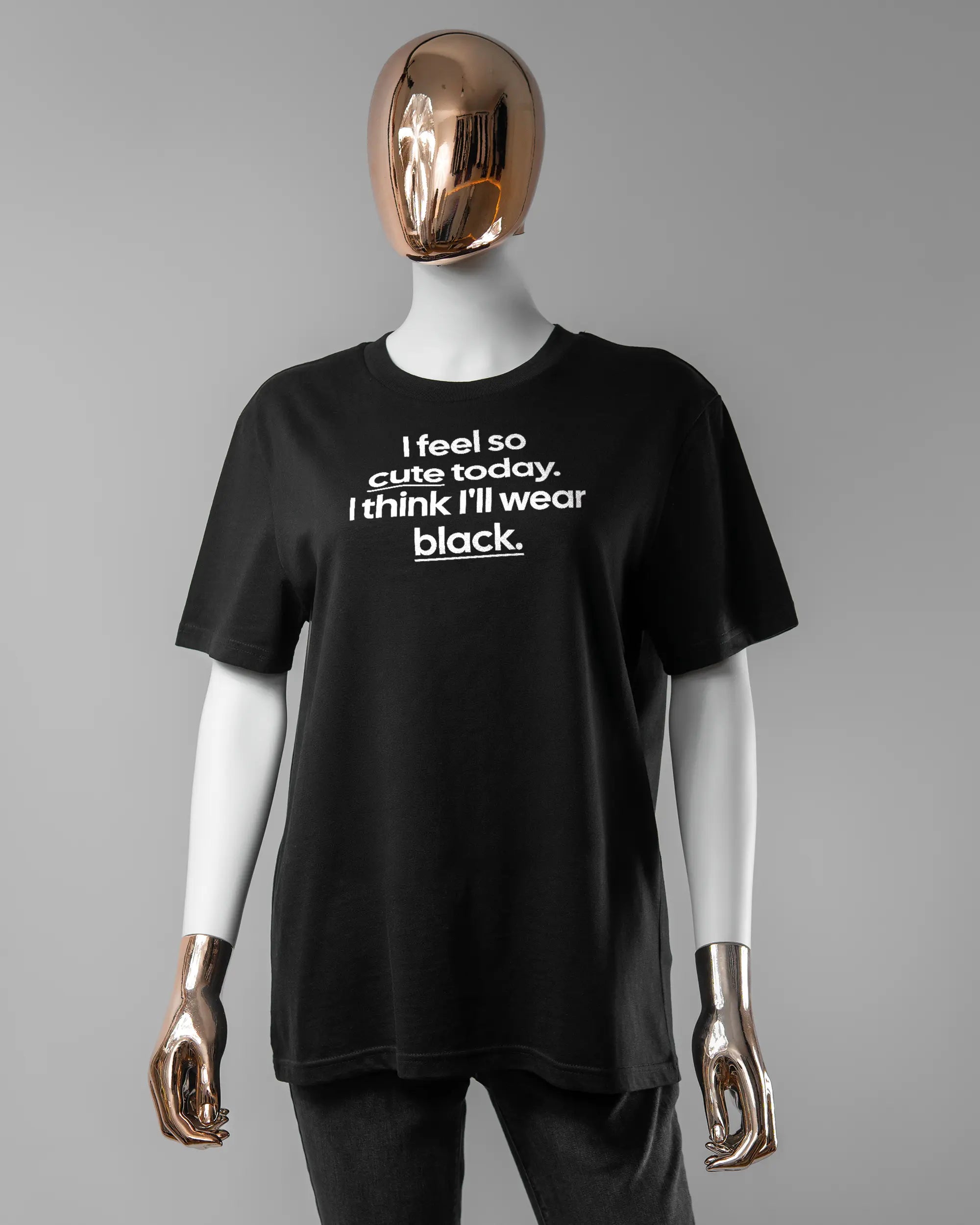 Vorderseite des Organic Unisex T-Shirt Casual von Maondo mit dem Design Colorful Day in der Farbe Black und in der Größe S getragen von einer femininen Puppe