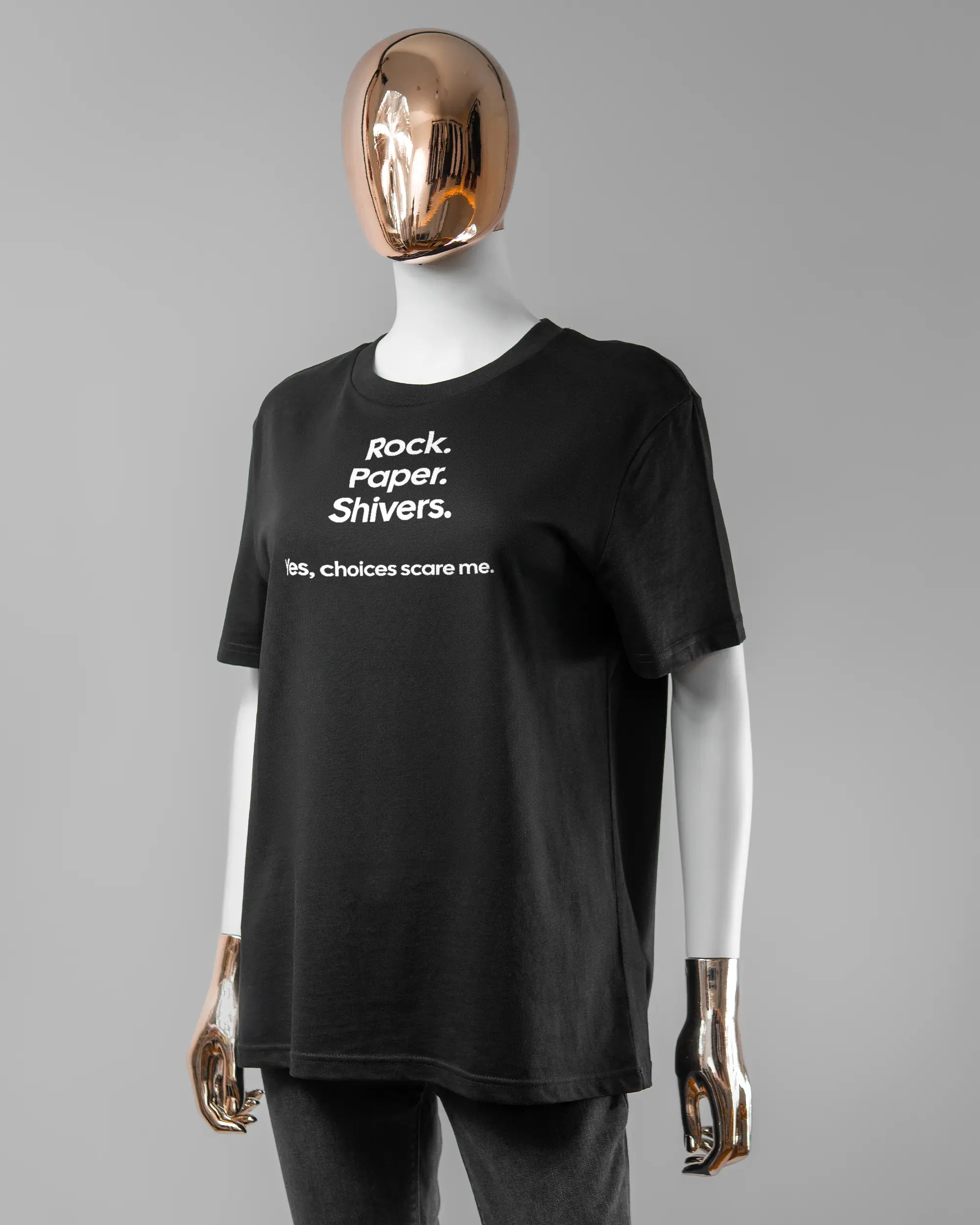 Vorderseite des Organic Unisex T-Shirt Casual von Maondo mit dem Design Rock Paper Shivers in der Farbe Black und in der Größe S getragen von einer femininen Puppe