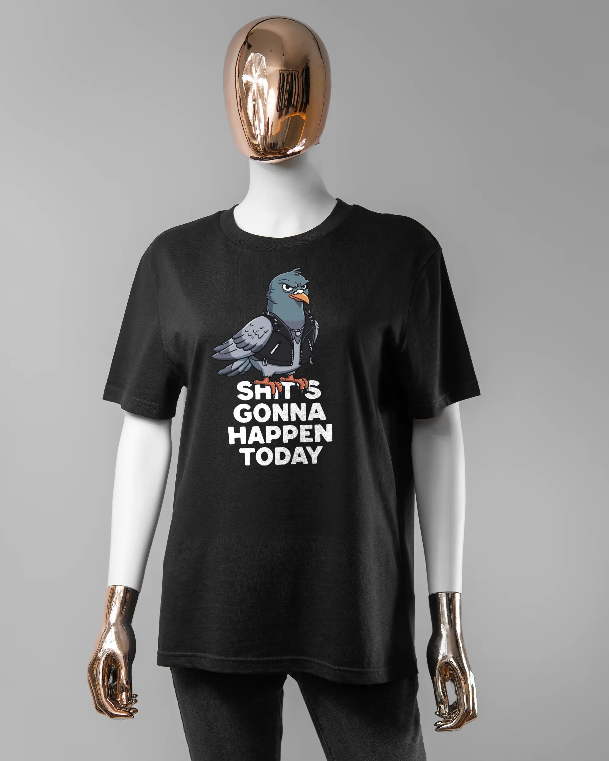 Vorderseite des Organic Unisex T-Shirt Casual von Maondo mit dem Design Pigeon Pun in der Farbe Black und in der Größe S getragen von einer femininen Puppe