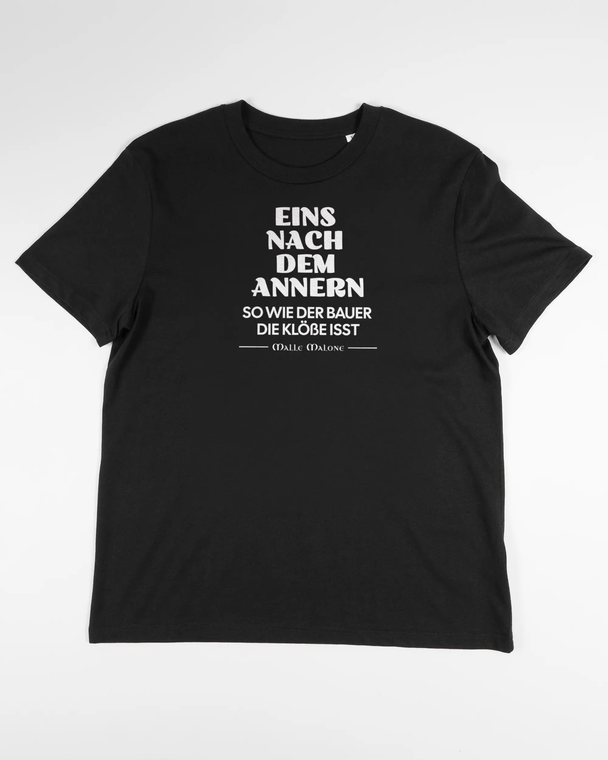 Vorderseite des Organic Unisex T-Shirt Casual von Maondo mit dem Design Eins nach dem Annern in der Farbe Black und in der Größe S flach auf den Boden gelegt