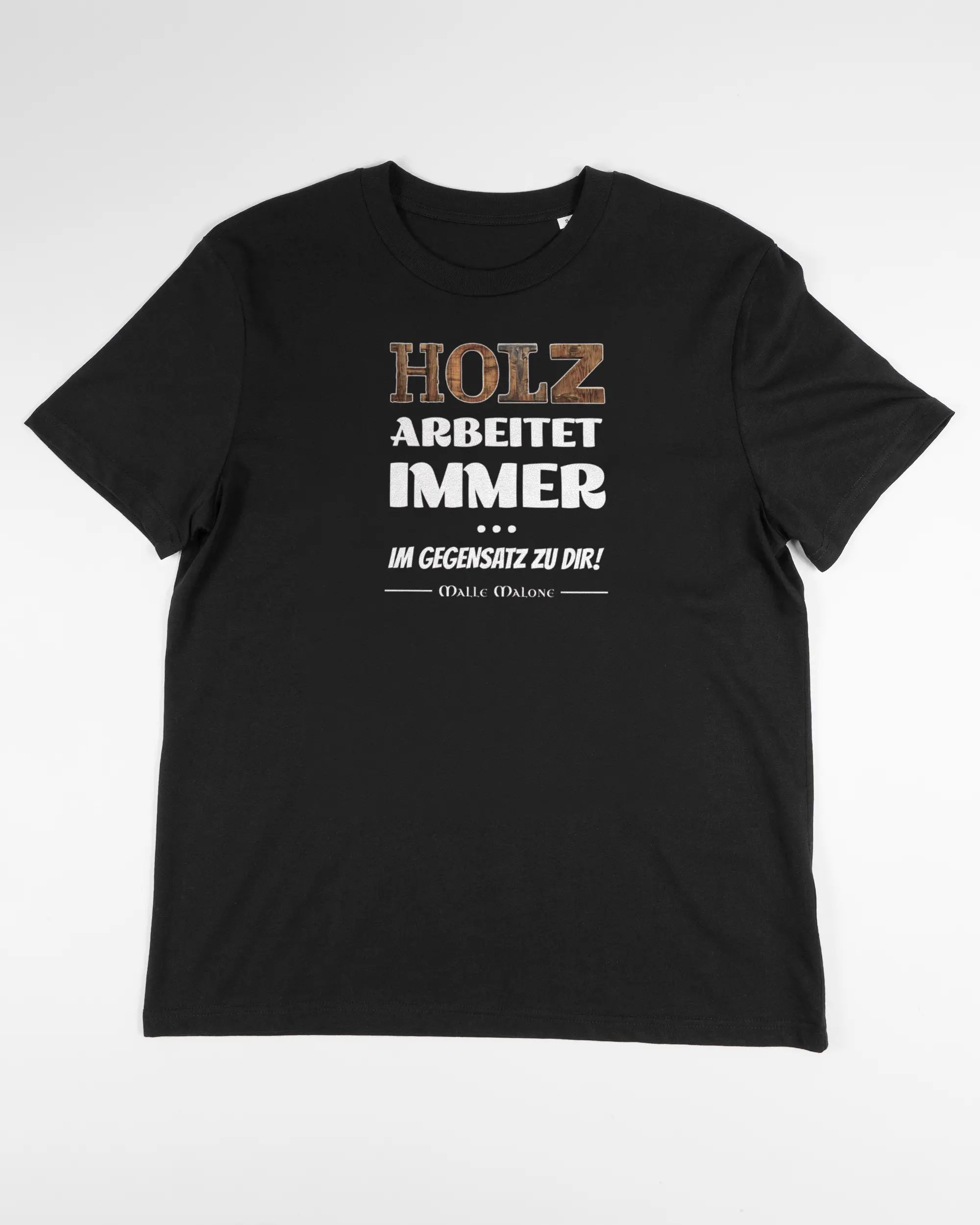 Vorderseite des Organic Unisex T-Shirt Casual von Maondo mit dem Design Holzarbeit in der Farbe Black und in der Größe S flach auf den Boden gelegt