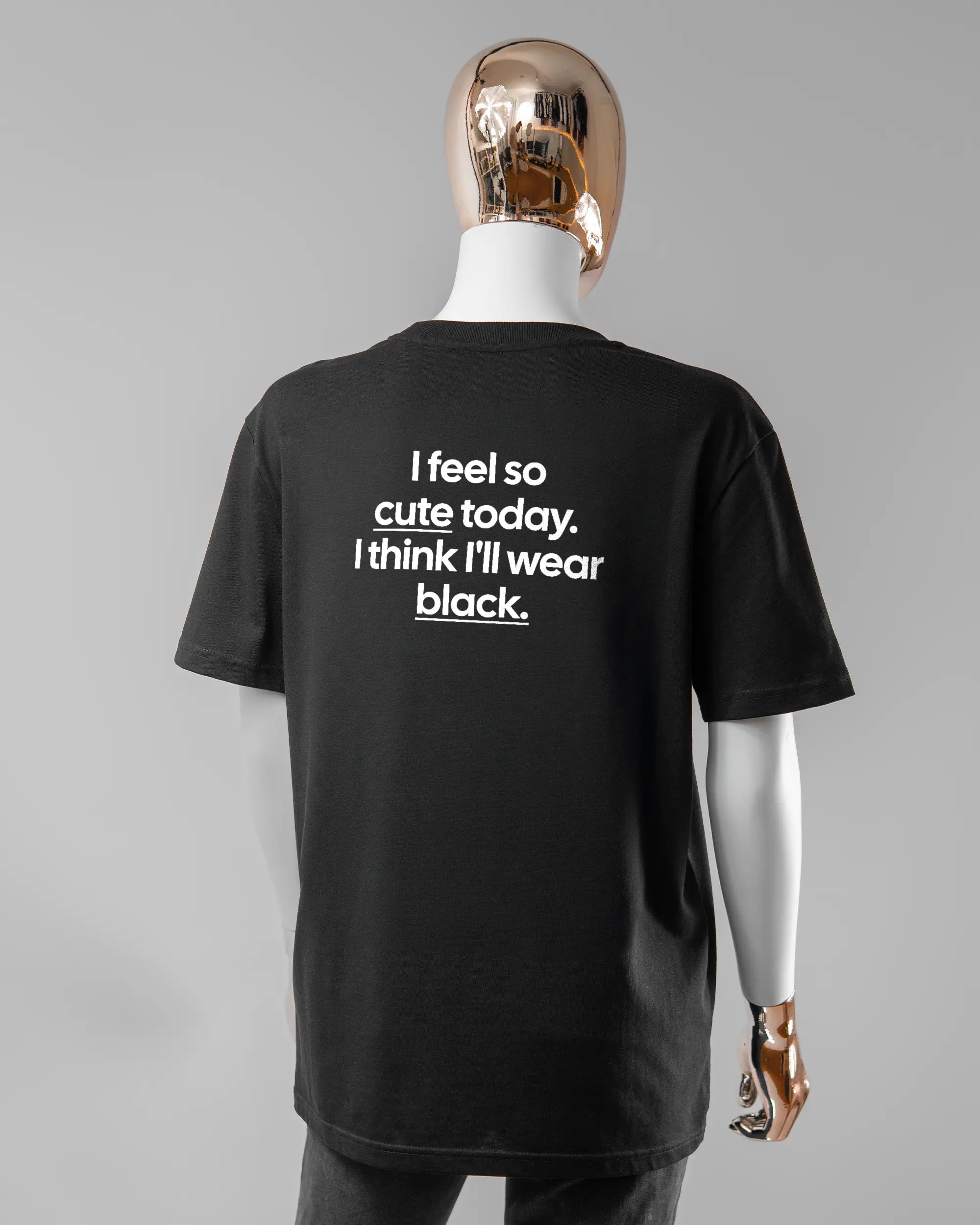 Rückseite des Organic Unisex T-Shirt Casual von Maondo mit dem Design Colorful Day in der Farbe Black und in der Größe S getragen von einer femininen Puppe