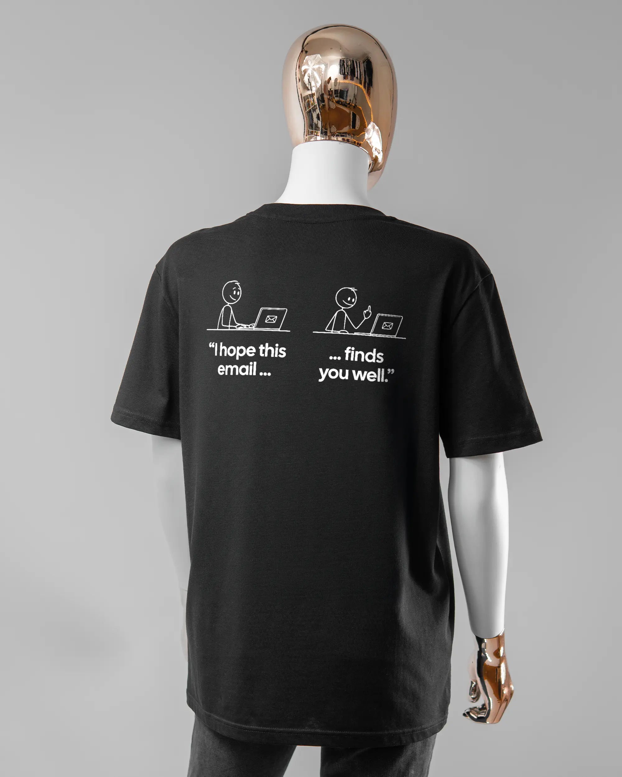 Rückseite des Organic Unisex T-Shirt Casual von Maondo mit dem Design Found me not well in der Farbe Black und in der Größe S getragen von einer femininen Puppe