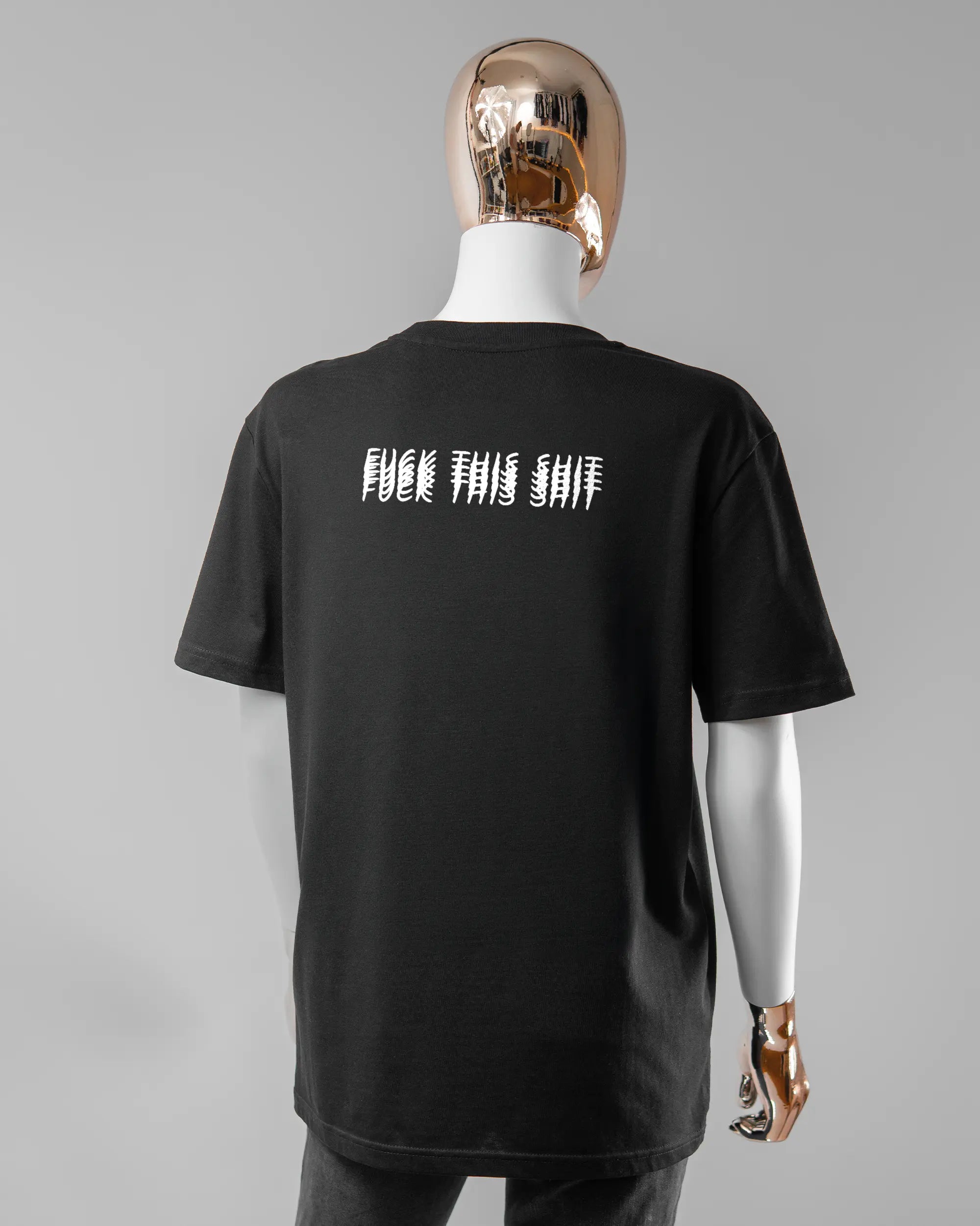 Rückseite des Organic Unisex T-Shirt Casual von Maondo mit dem Design Hidden Message in der Farbe Black und in der Größe S getragen von einer femininen Puppe