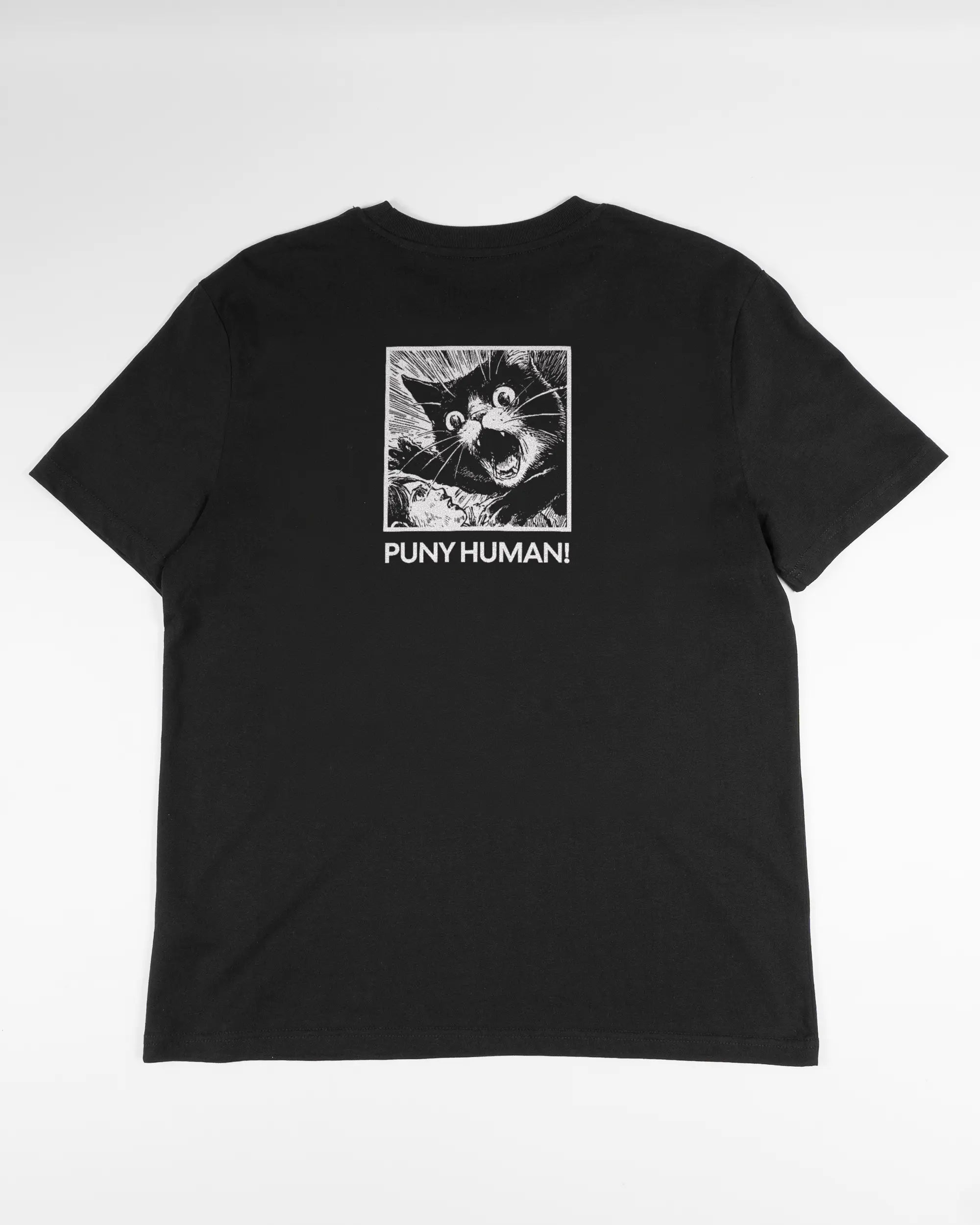 Rückseite des Organic Unisex T-Shirt Casual von Maondo mit dem Design Puny Human in der Farbe Black und in der Größe S flach auf den Boden gelegt