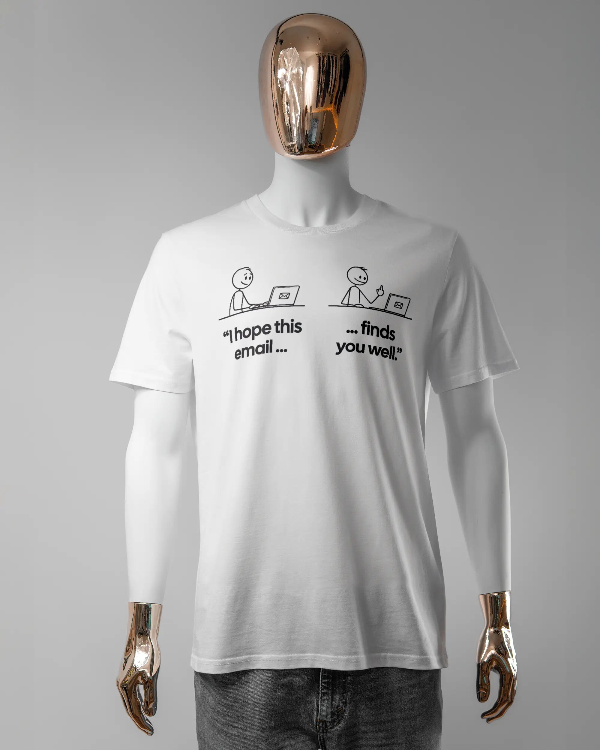 Vorderseite des Organic Unisex T-Shirt Casual von Maondo mit dem Design Found me not well in der Farbe White und in der Größe L getragen von einer maskulinen Puppe