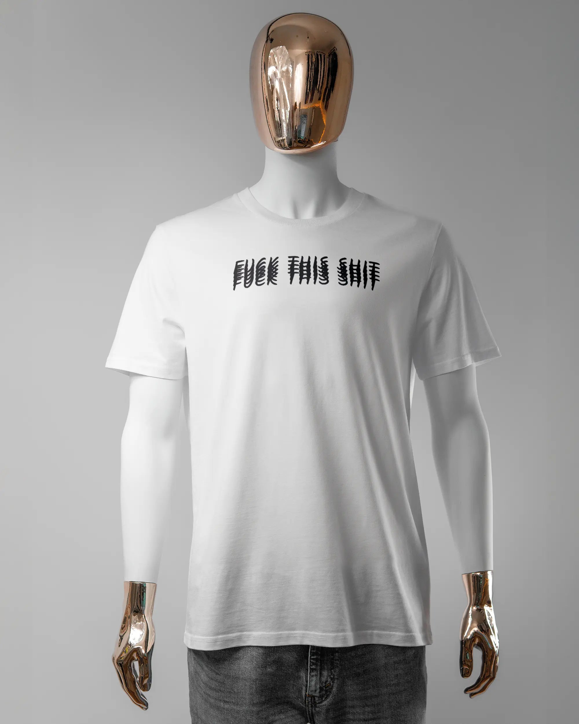 Vorderseite des Organic Unisex T-Shirt Casual von Maondo mit dem Design Hidden Message in der Farbe White und in der Größe L getragen von einer maskulinen Puppe