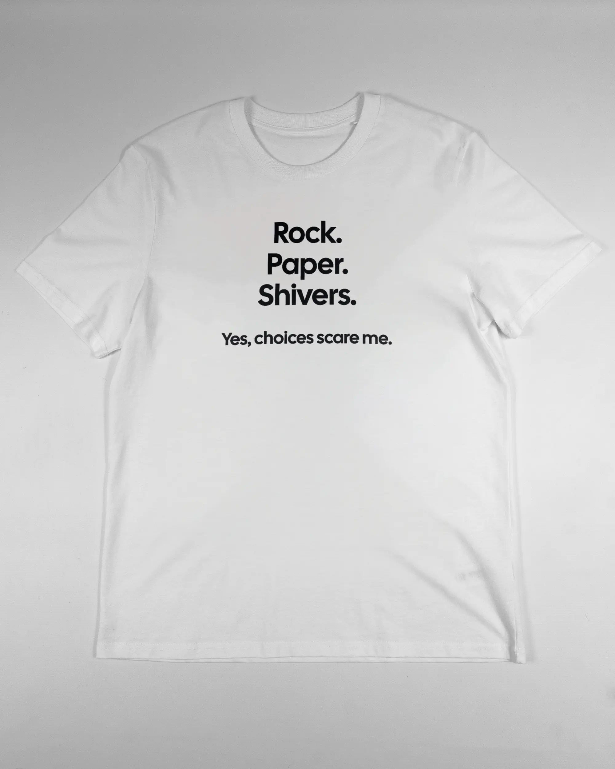 Vorderseite des Organic Unisex T-Shirt Casual von Maondo mit dem Design Rock Paper Shivers in der Farbe White und in der Größe L flach auf den Boden gelegt