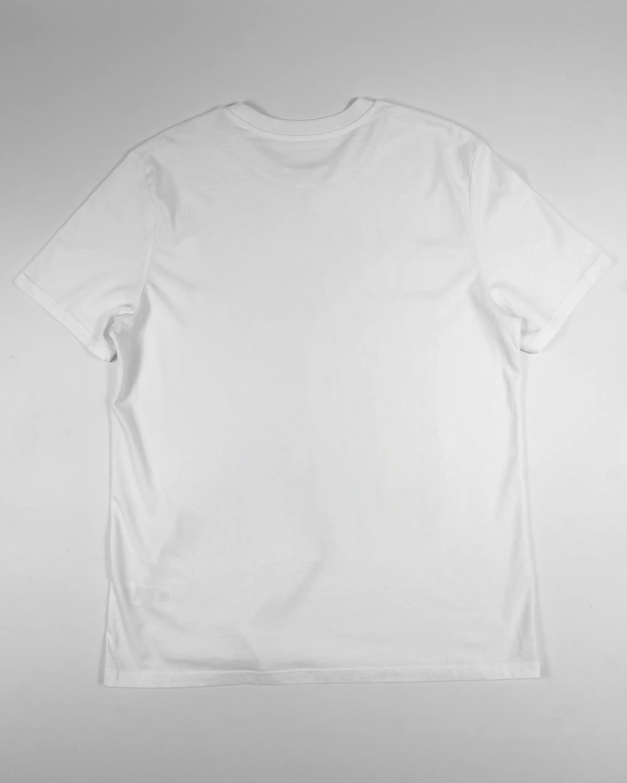 Rückseite des Organic Unisex T-Shirt Casual von Maondo ohne Motiv in der Farbe White und in der Größe L flach auf den Boden gelegt