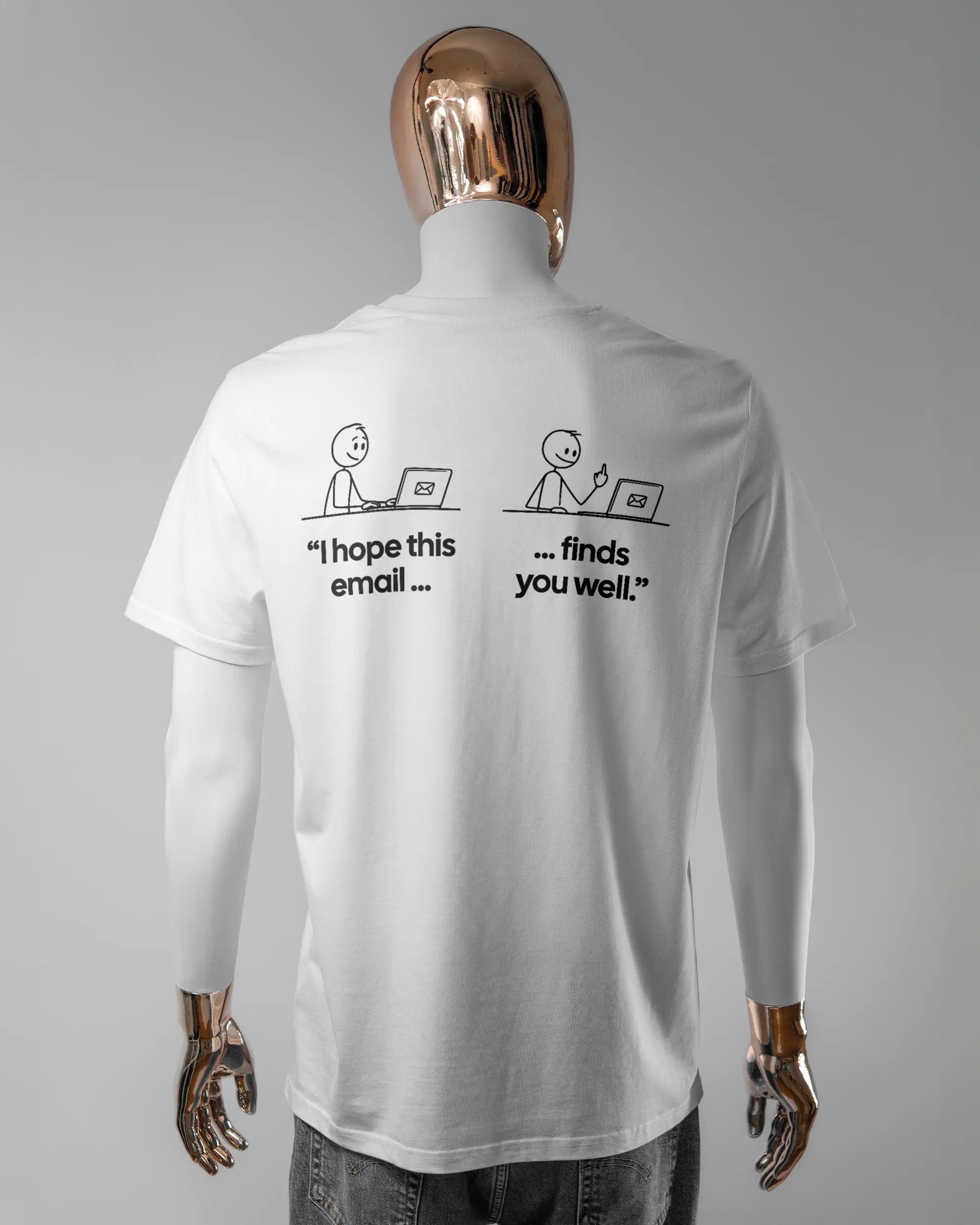 Rückseite des Organic Unisex T-Shirt Casual von Maondo mit dem Design Found me not well in der Farbe White und in der Größe L getragen von einer maskulinen Puppe