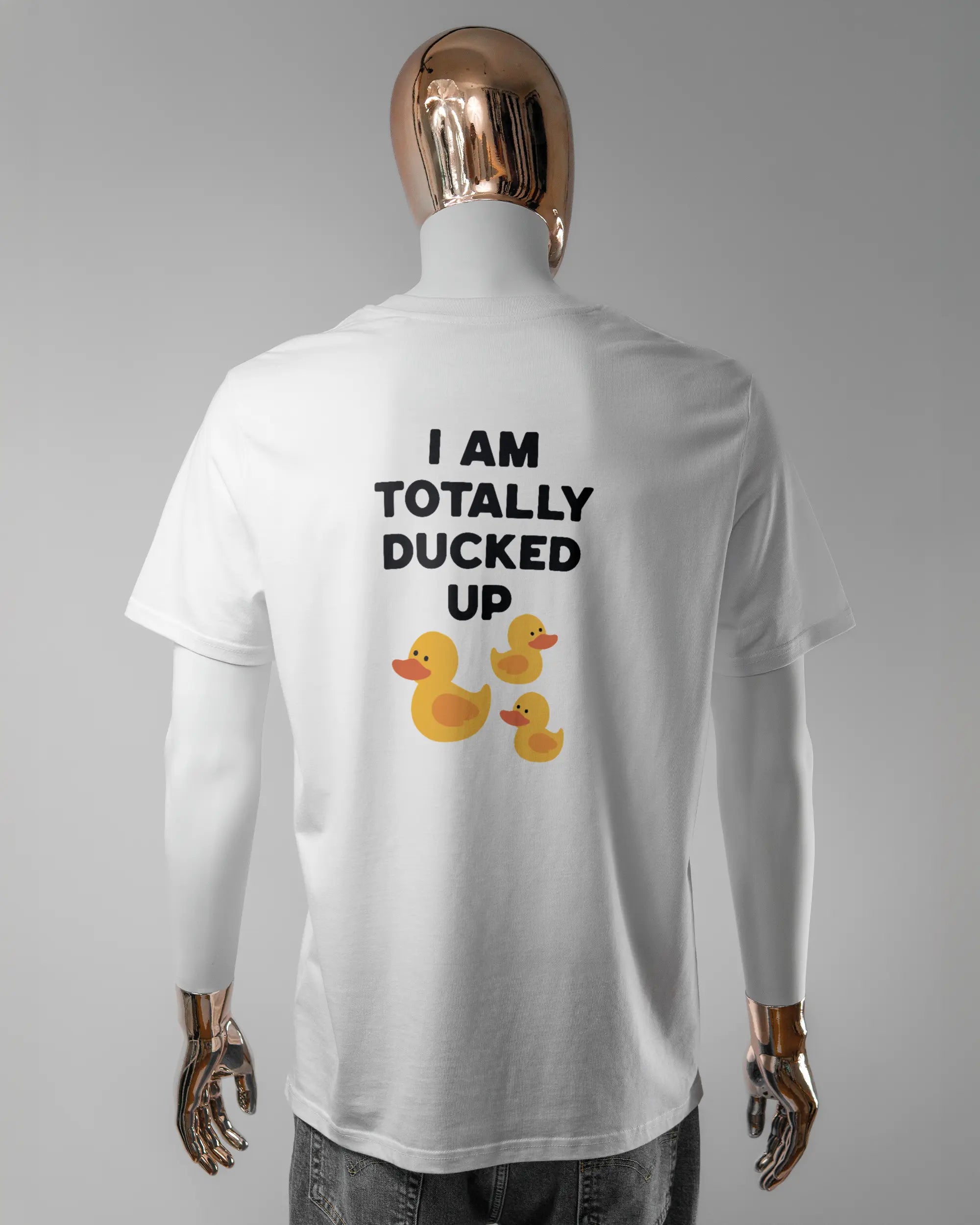 Rückseite des Organic Unisex T-Shirt Casual von Maondo mit dem Design Ducked Up in der Farbe White und in der Größe L getragen von einer maskulinen Puppe