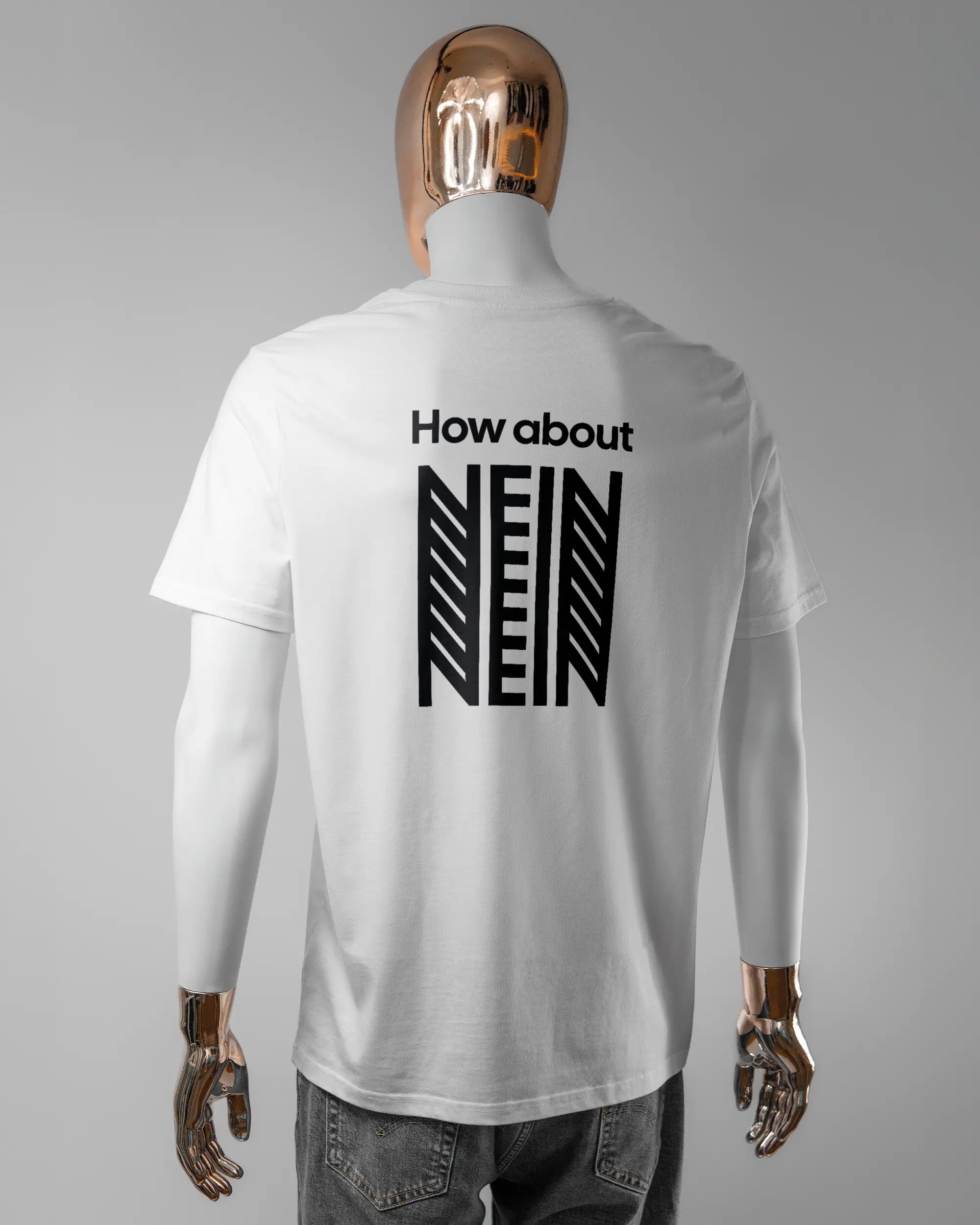 Rückseite des Organic Unisex T-Shirt Casual von Maondo mit dem Design How about nein in der Farbe White und in der Größe L getragen von einer maskulinen Puppe