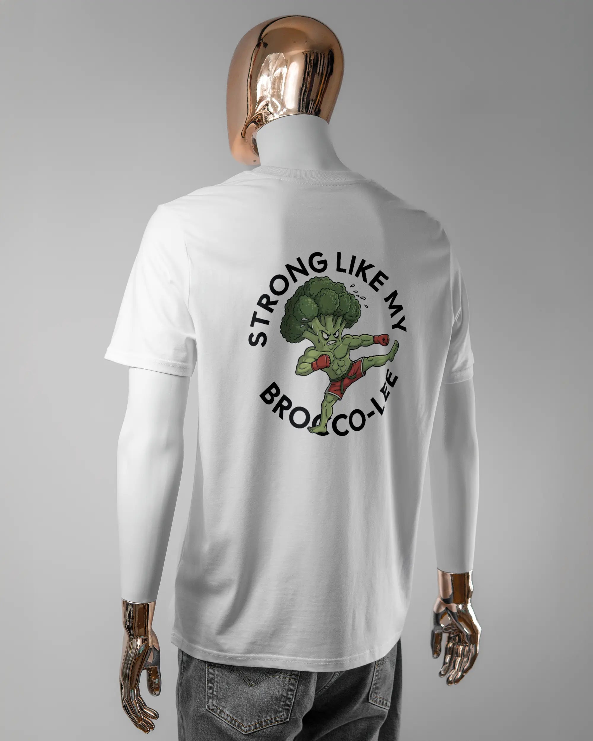 Rückseite des Organic Unisex T-Shirt Casual von Maondo mit dem Design Brocco-Lee in der Farbe White und in der Größe L getragen von einer maskulinen Puppe