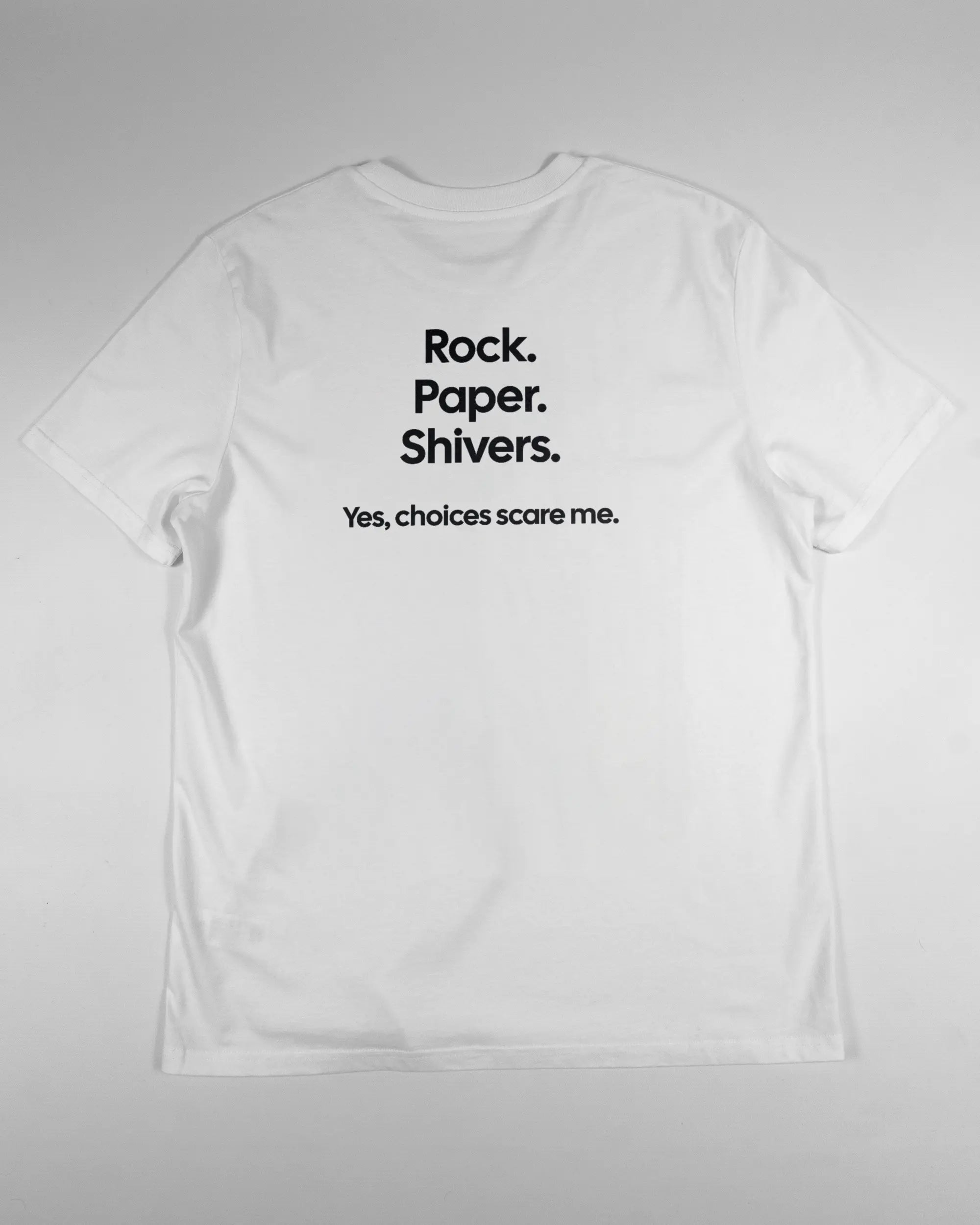 Rückseite des Organic Unisex T-Shirt Casual von Maondo mit dem Design Rock Paper Shivers in der Farbe White und in der Größe L flach auf den Boden gelegt