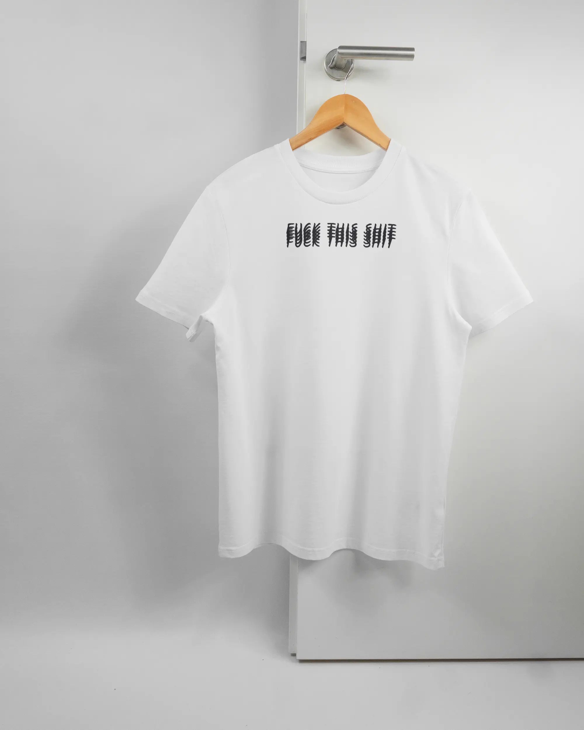 Vorderseite des Organic Unisex T-Shirt Casual von Maondo mit dem Design Hidden Message in der Farbe White und in der Größe S auf einem Bügel an der Türklinke aufgehängt