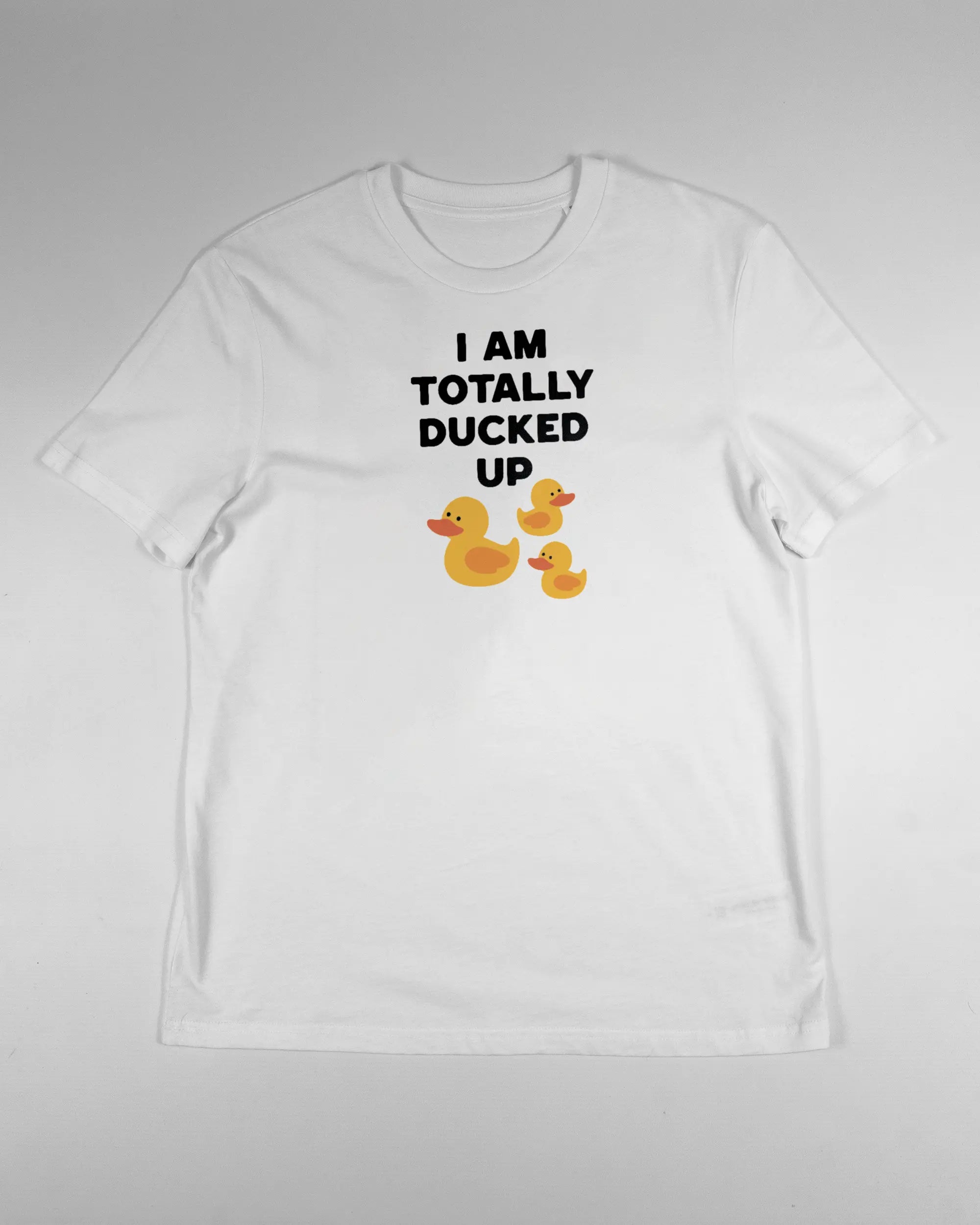 Vorderseite des Organic Unisex T-Shirt Casual von Maondo mit dem Design Ducked Up in der Farbe White und in der Größe S flach auf den Boden gelegt