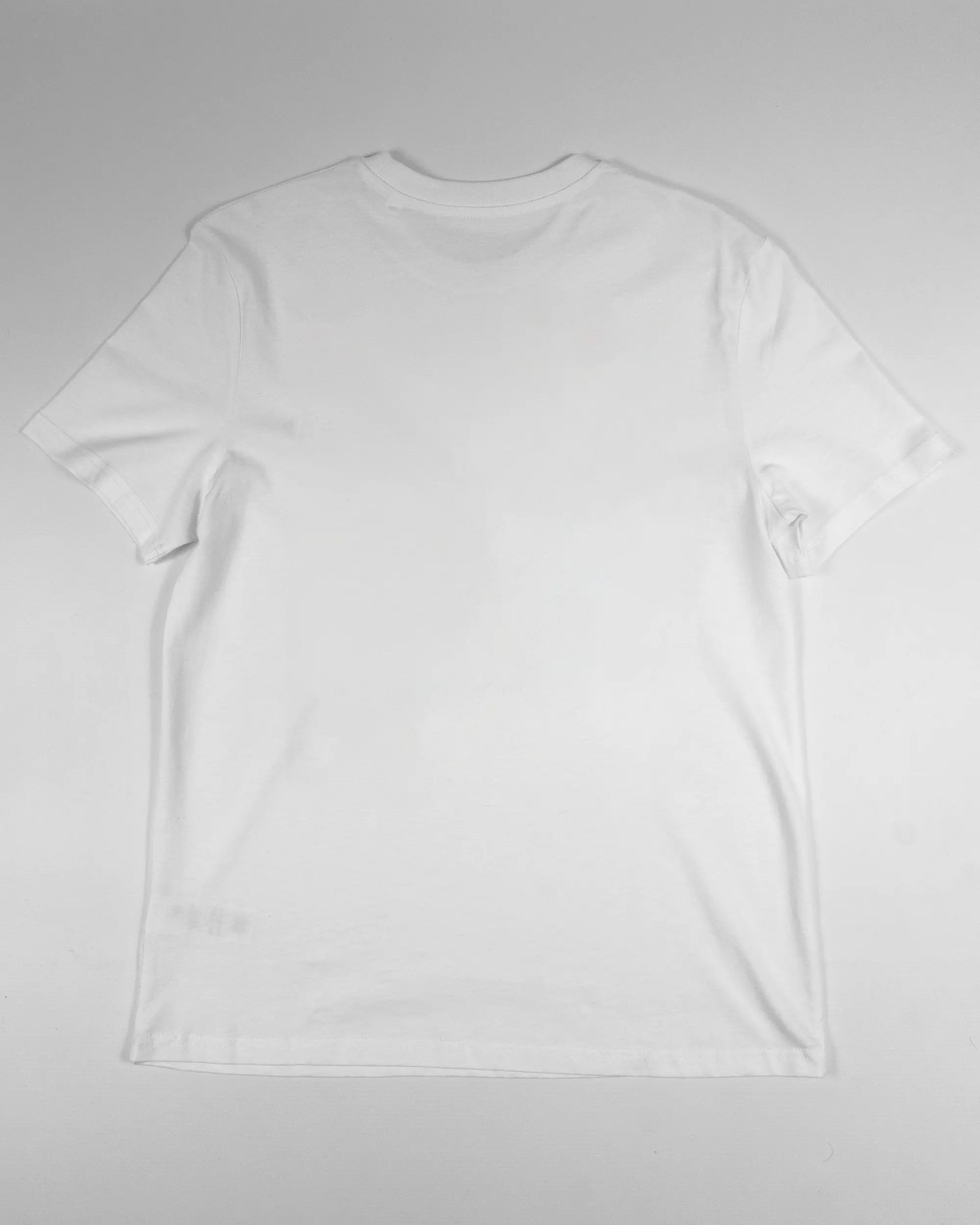 Rückseite des Organic Unisex T-Shirt Casual von Maondo ohne Motiv in der Farbe White und in der Größe S flach auf den Boden gelegt