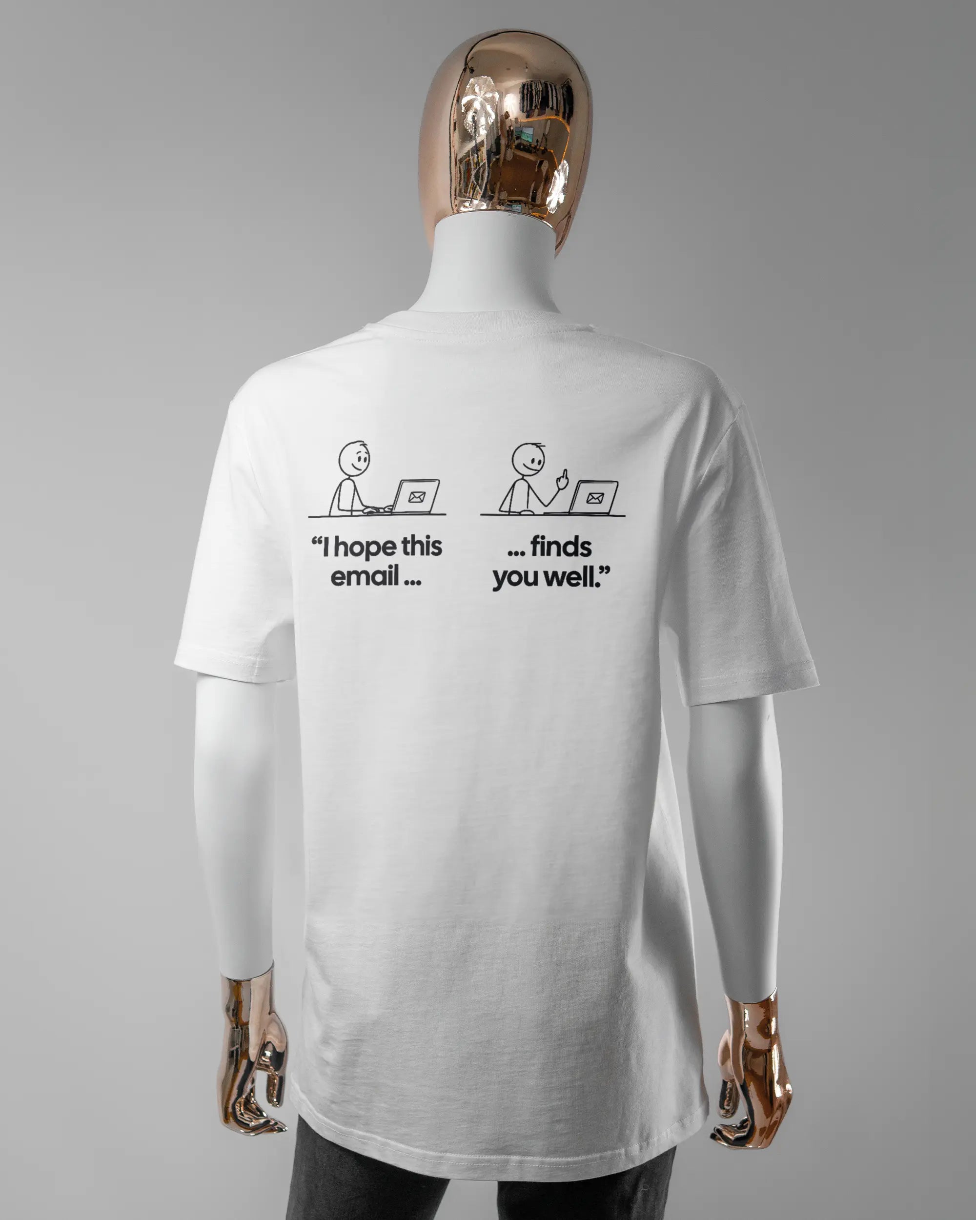 Rückseite des Organic Unisex T-Shirt Casual von Maondo mit dem Design Found me not well in der Farbe White und in der Größe S getragen von einer femininen Puppe