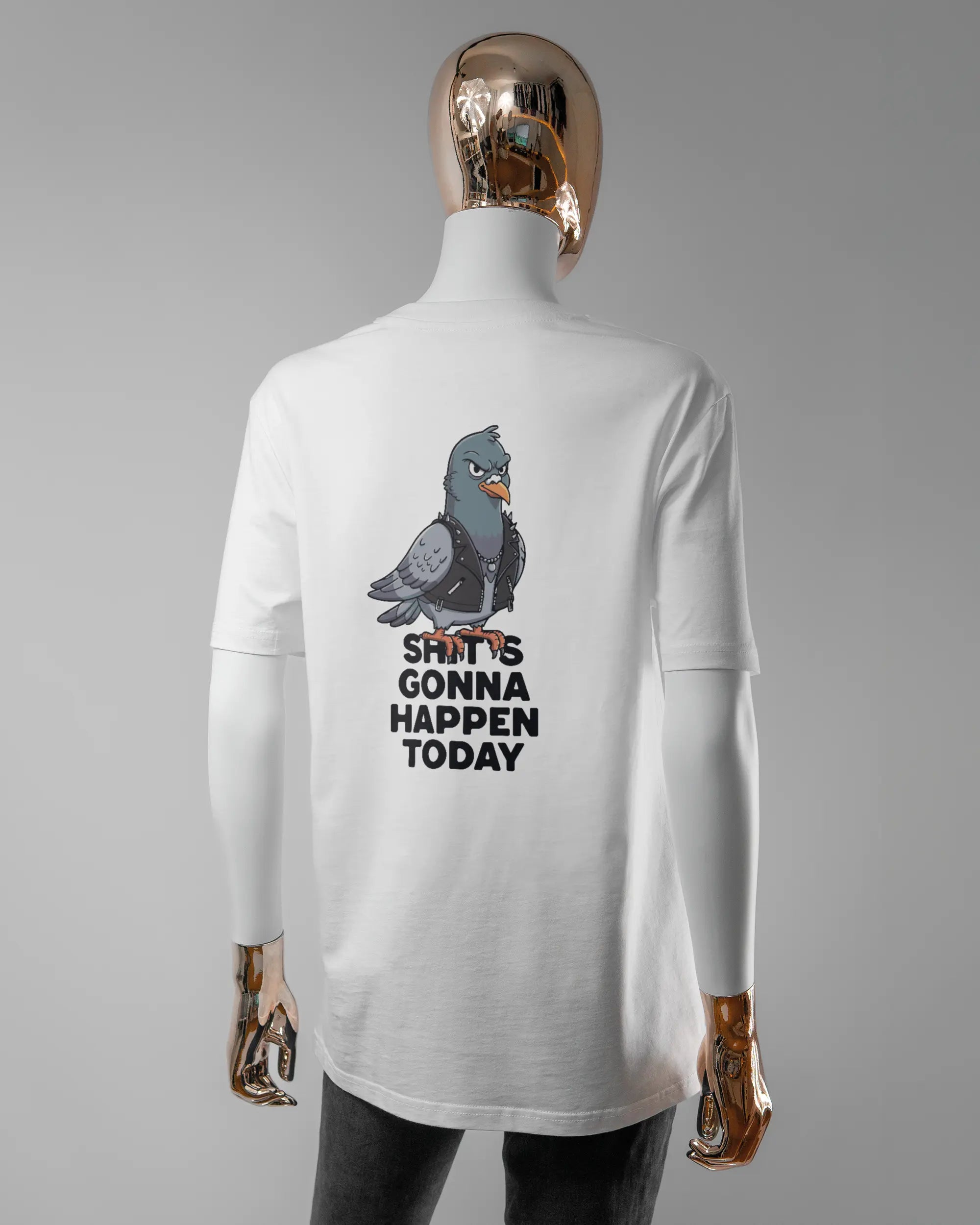 Rückseite des Organic Unisex T-Shirt Casual von Maondo mit dem Design Pigeon Pun in der Farbe White und in der Größe S getragen von einer femininen Puppe