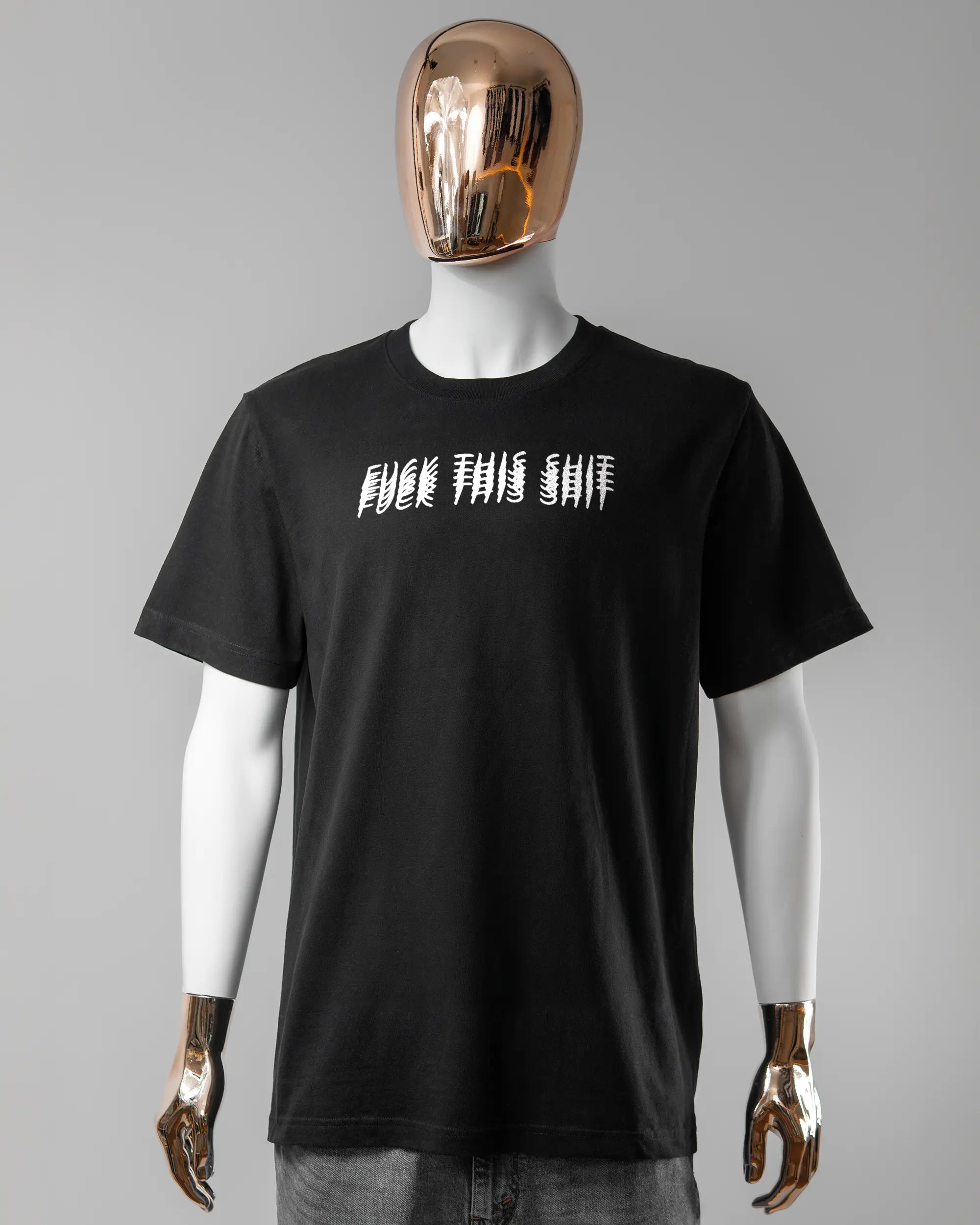 Vorderseite des Organic Unisex T-Shirt Relaxed von Maondo mit dem Design Hidden Message in der Farbe Black und in der Größe L getragen von einer maskulinen Puppe