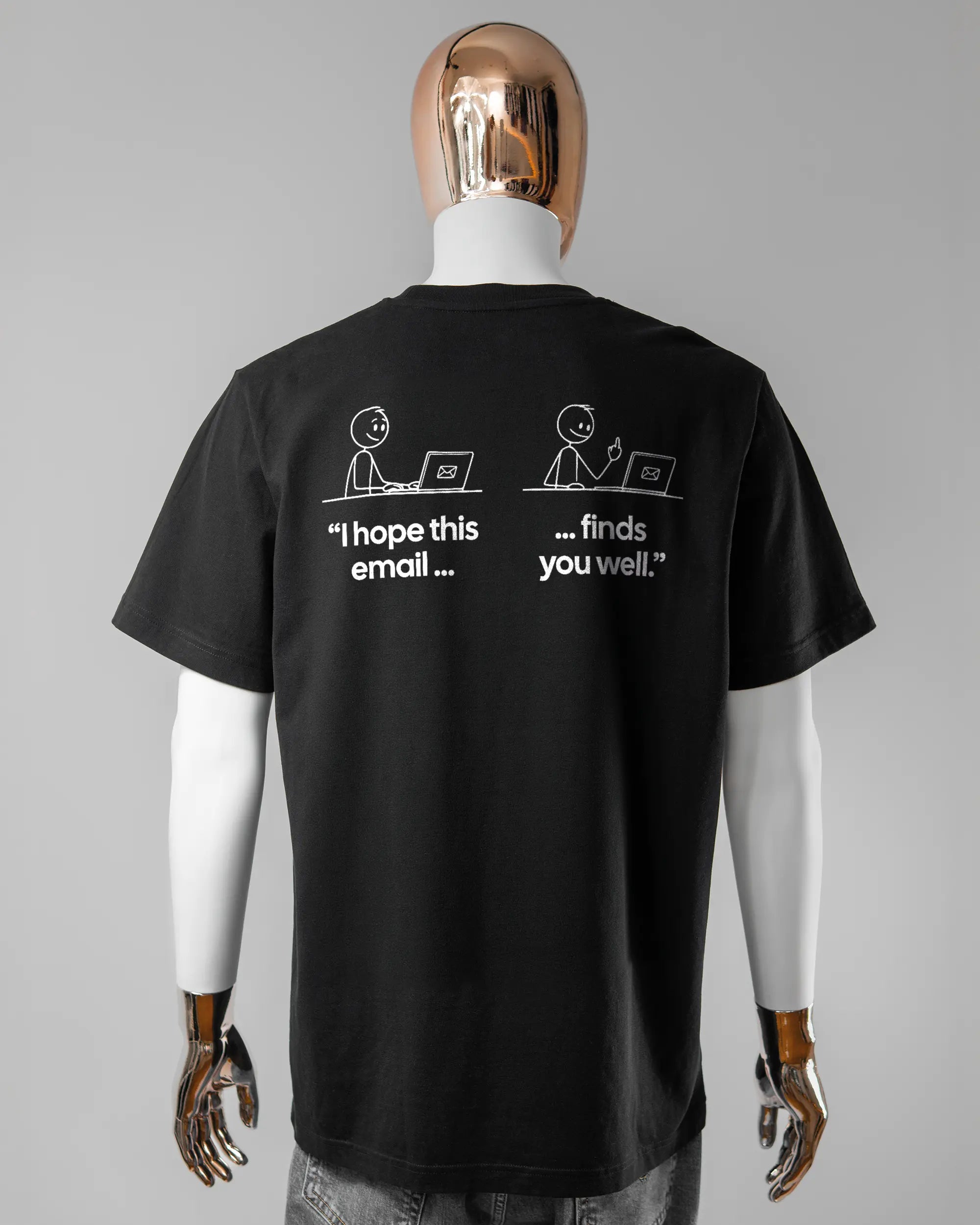 Rückseite des Organic Unisex T-Shirt Relaxed von Maondo mit dem Design Found me not well in der Farbe Black und in der Größe L getragen von einer maskulinen Puppe