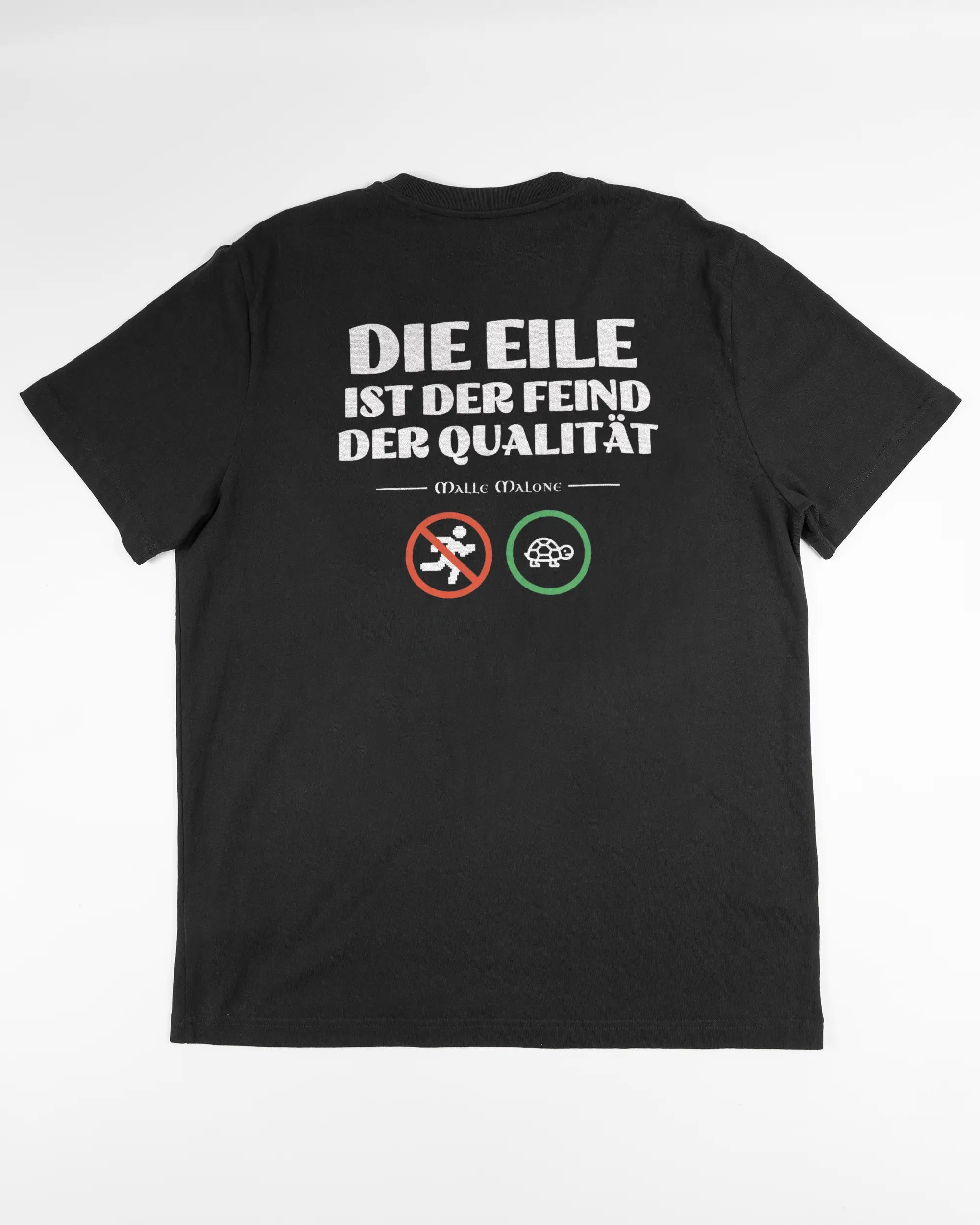 Rückseite des Organic Unisex T-Shirt Relaxed von Maondo mit dem Design Keine Eile in der Farbe Black und in der Größe L flach auf den Boden gelegt