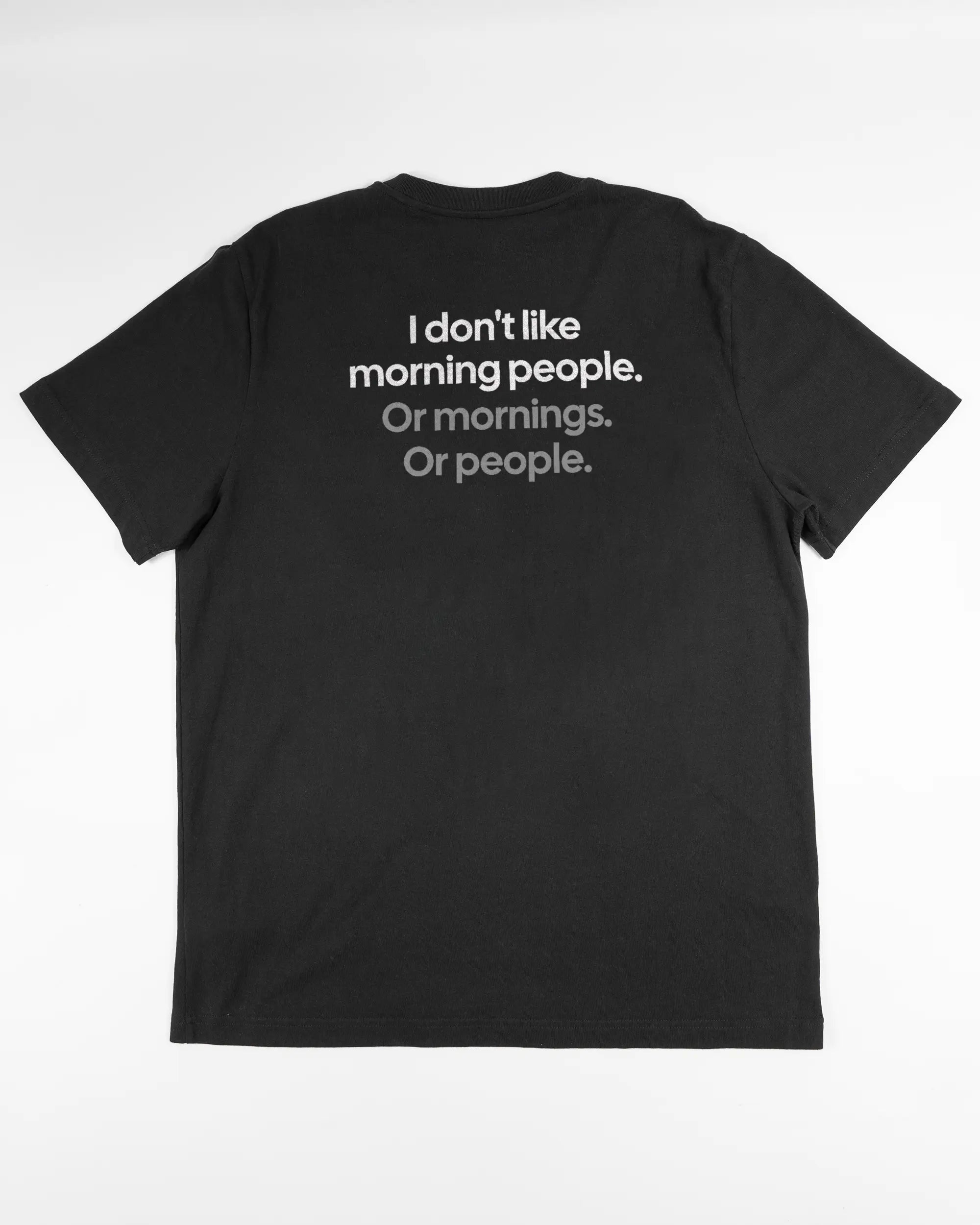 Rückseite des Organic Unisex T-Shirt Relaxed von Maondo mit dem Design Morning Person in der Farbe Black und in der Größe L flach auf den Boden gelegt