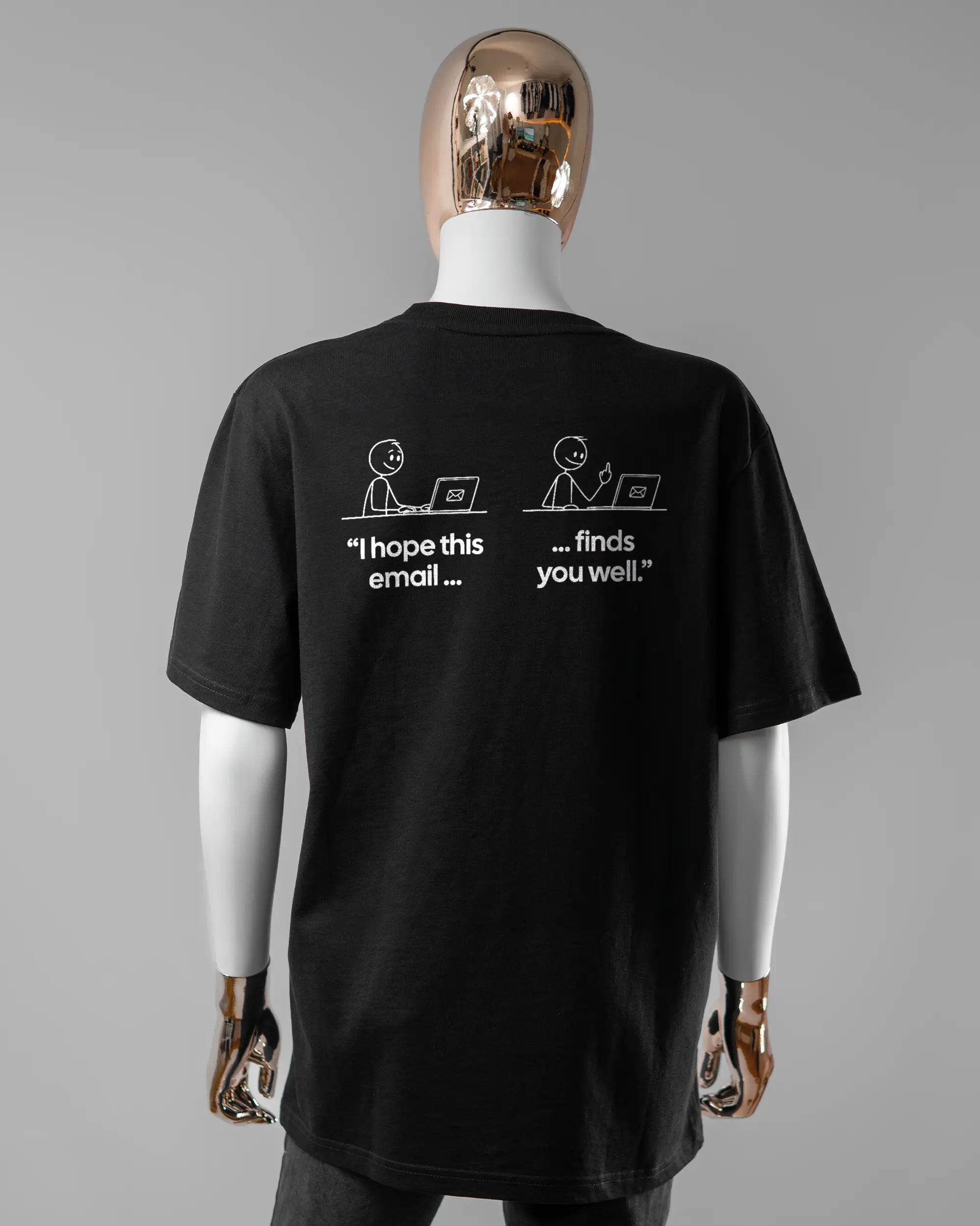 Rückseite des Organic Unisex T-Shirt Relaxed von Maondo mit dem Design Found me not well in der Farbe Black und in der Größe S getragen von einer femininen Puppe