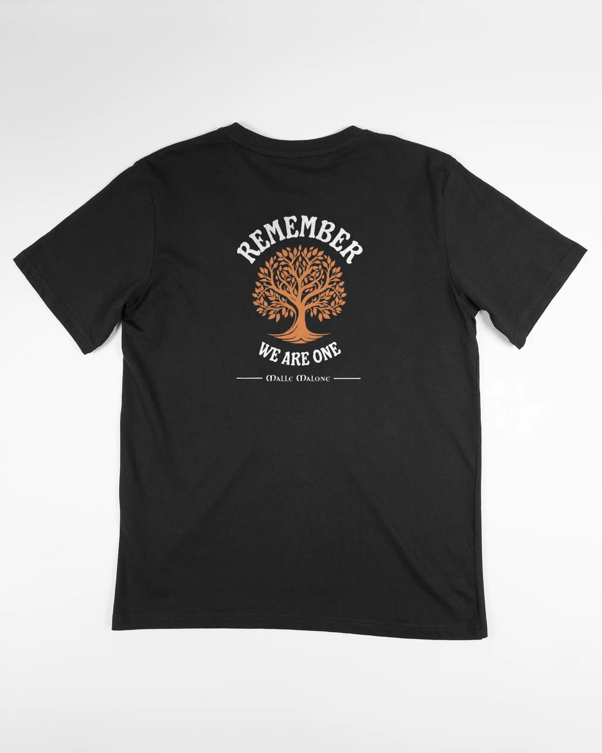 Rückseite des Organic Unisex T-Shirt Relaxed von Maondo mit dem Design We are one in der Farbe Black und in der Größe S flach auf den Boden gelegt