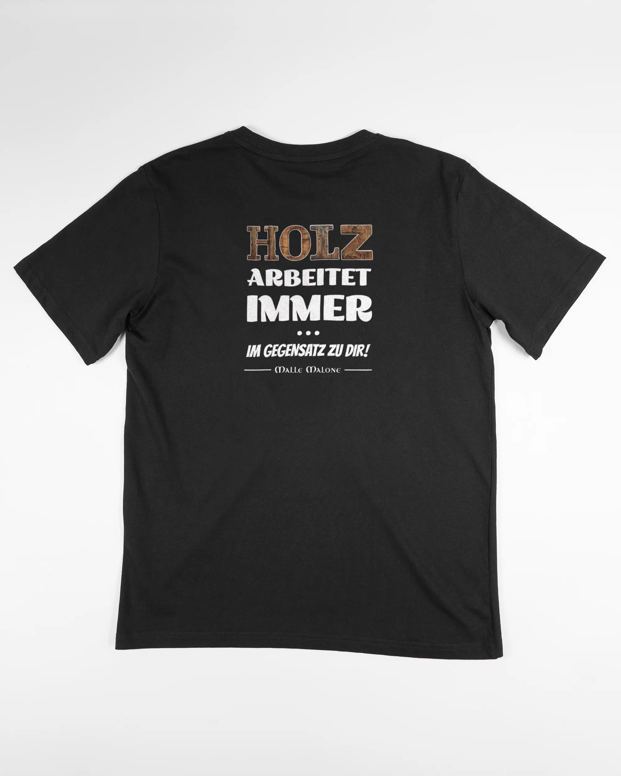Rückseite des Organic Unisex T-Shirt Relaxed von Maondo mit dem Design Holzarbeit in der Farbe Black und in der Größe S flach auf den Boden gelegt