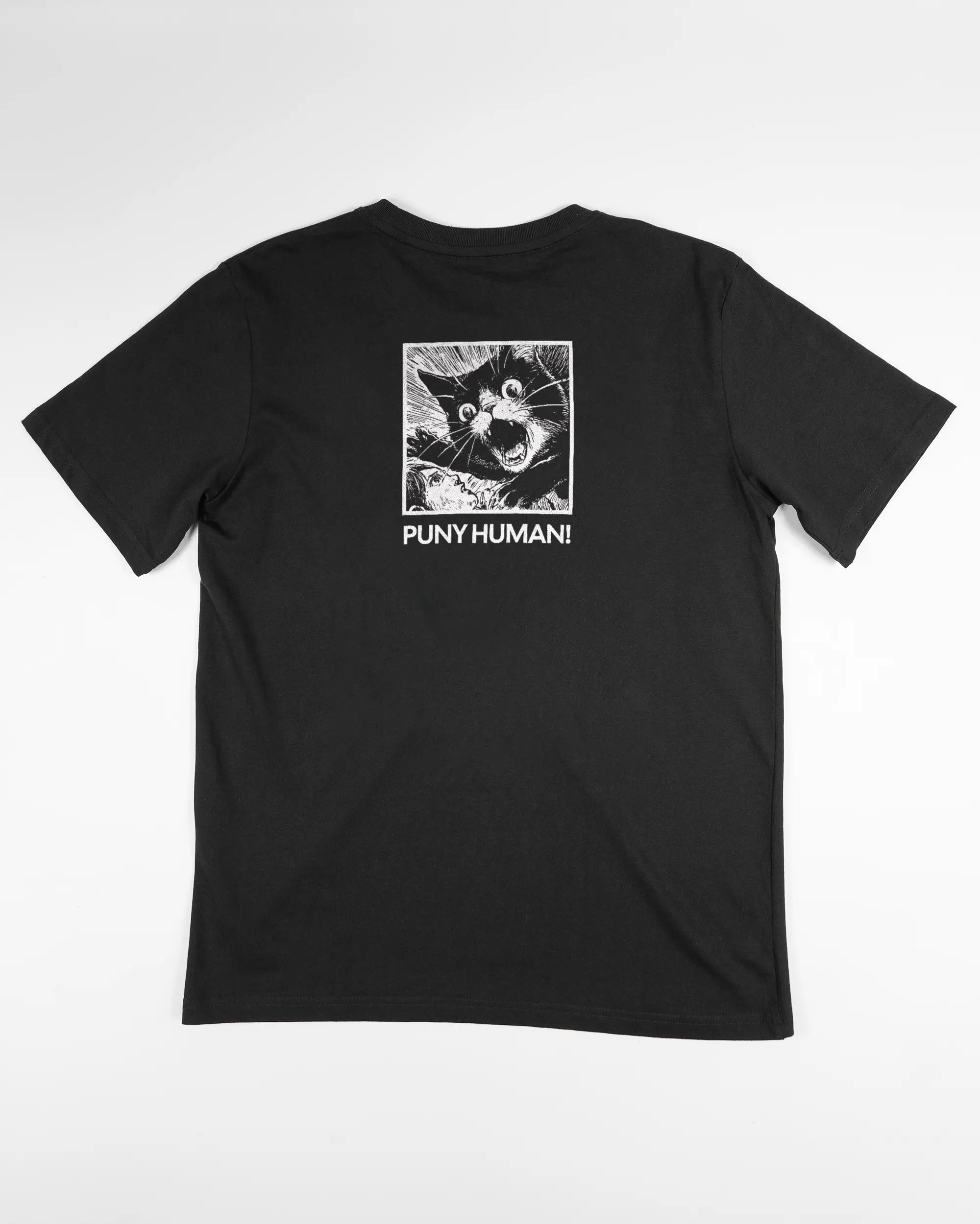 Rückseite des Organic Unisex T-Shirt Relaxed von Maondo mit dem Design Puny Human in der Farbe Black und in der Größe S flach auf den Boden gelegt